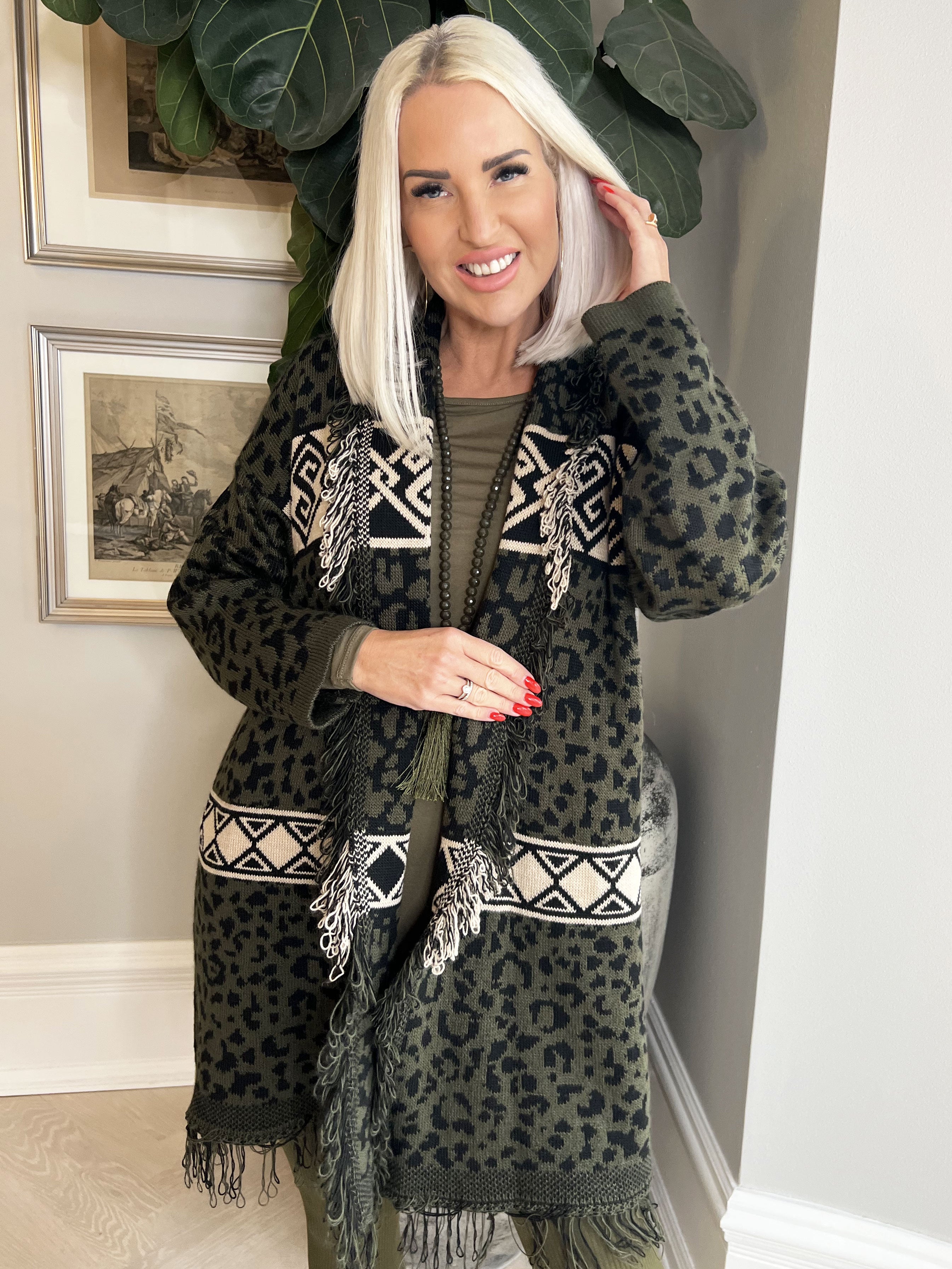 Hadia - Plus size strikcardigan med leopardmønster