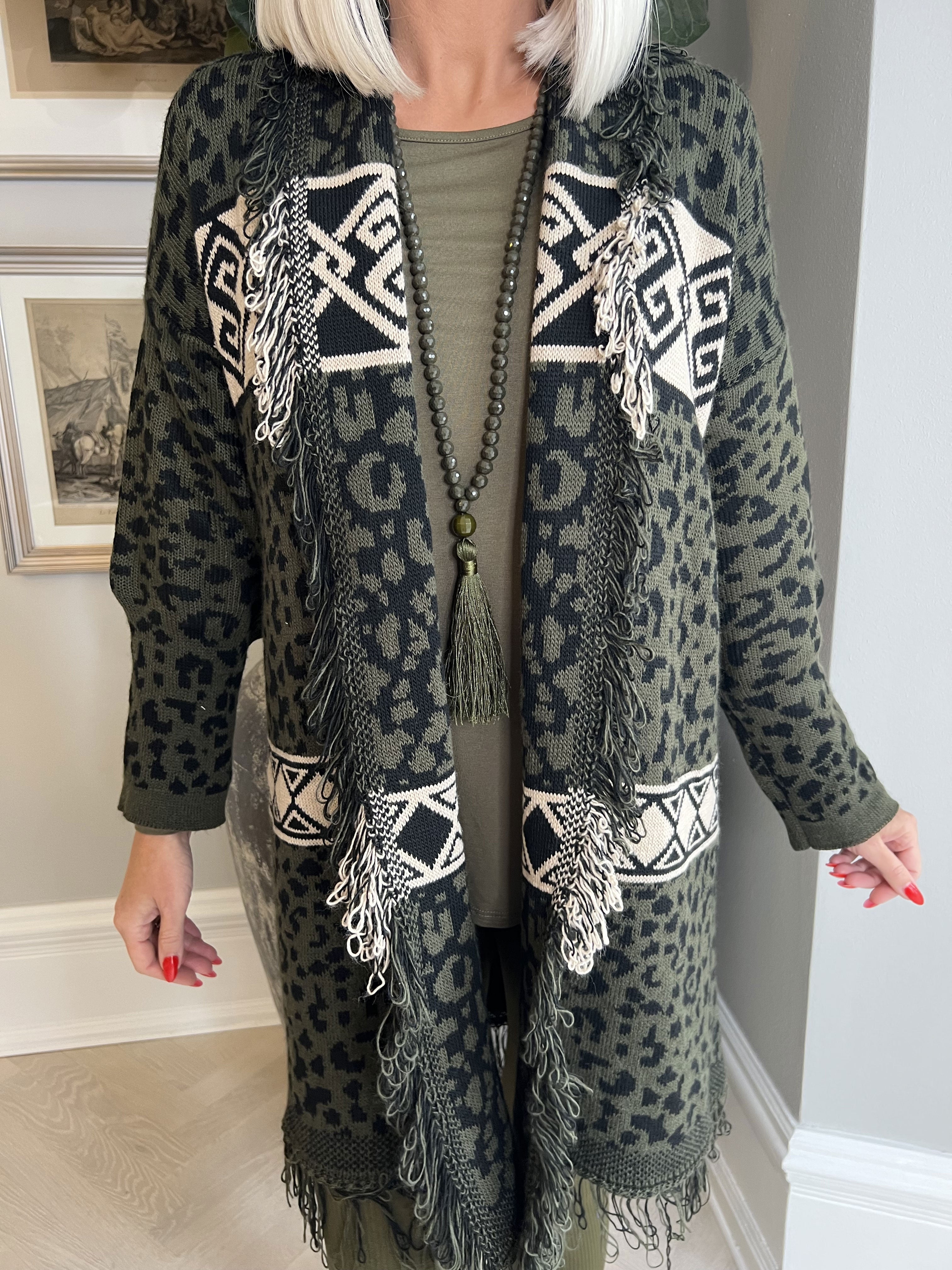 Hadia - Plus size strikcardigan med leopardmønster