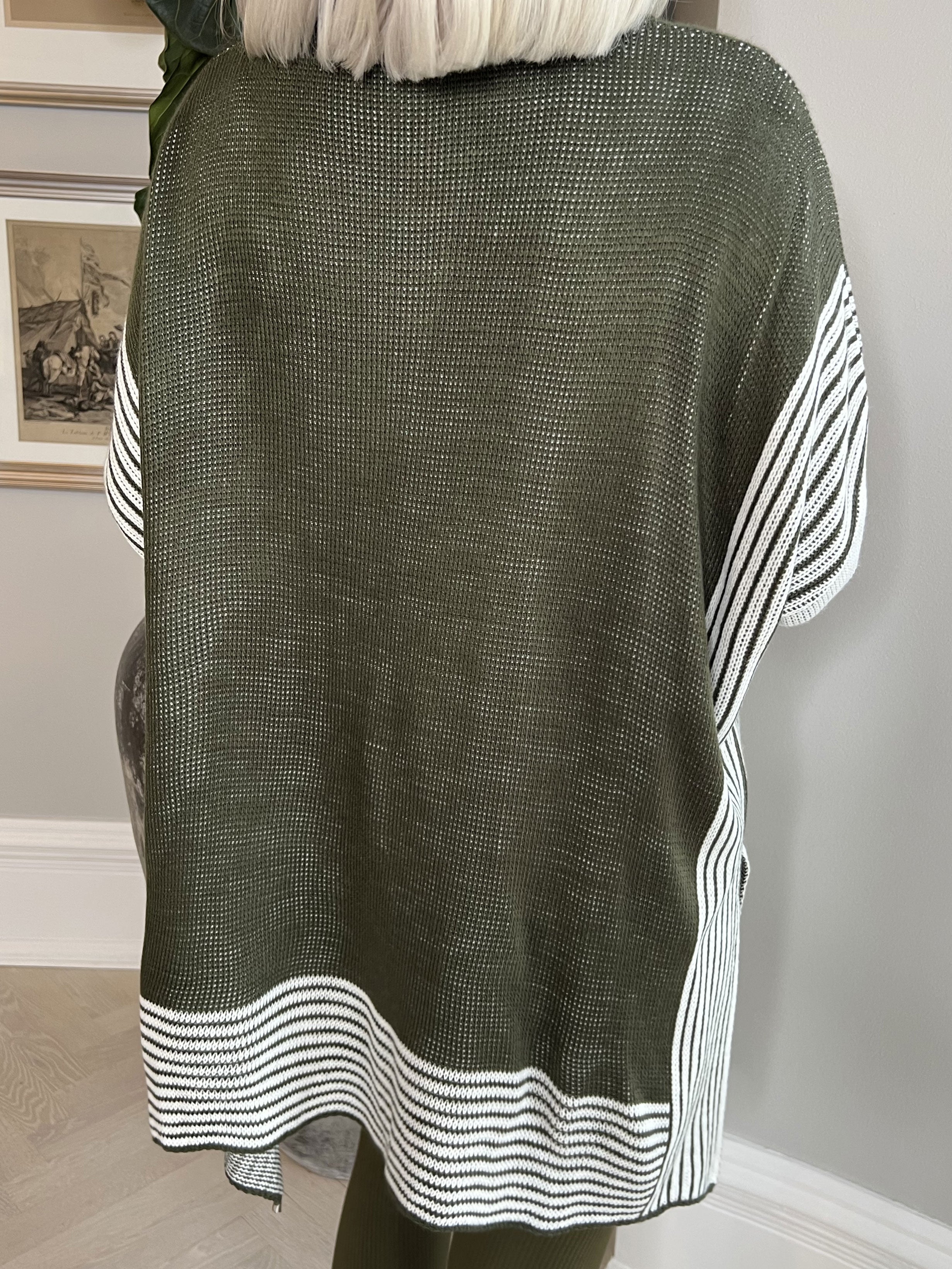 Akulina - Tofarvet stribet strik med turtleneck