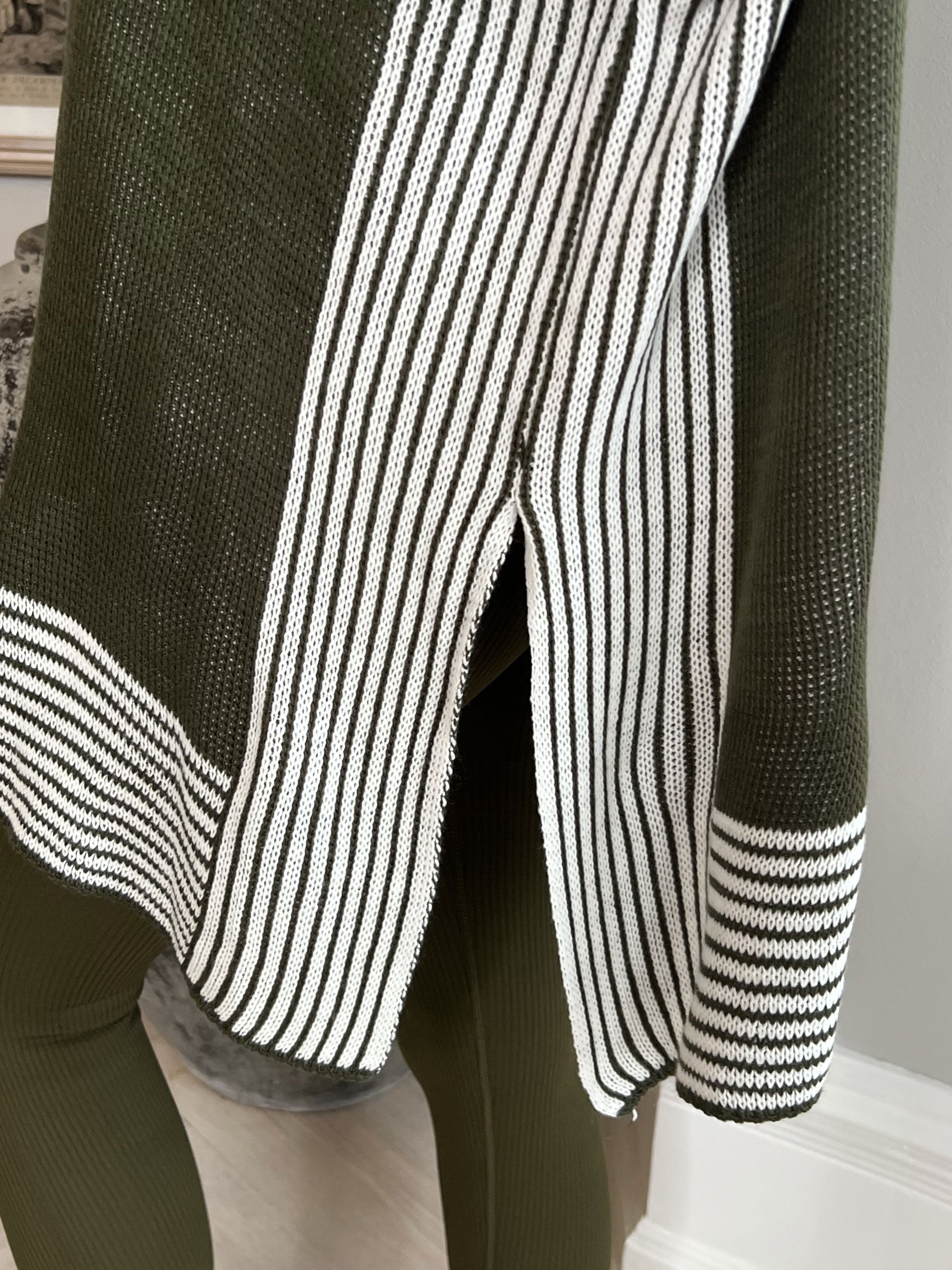 Akulina - Tofarvet stribet strik med turtleneck