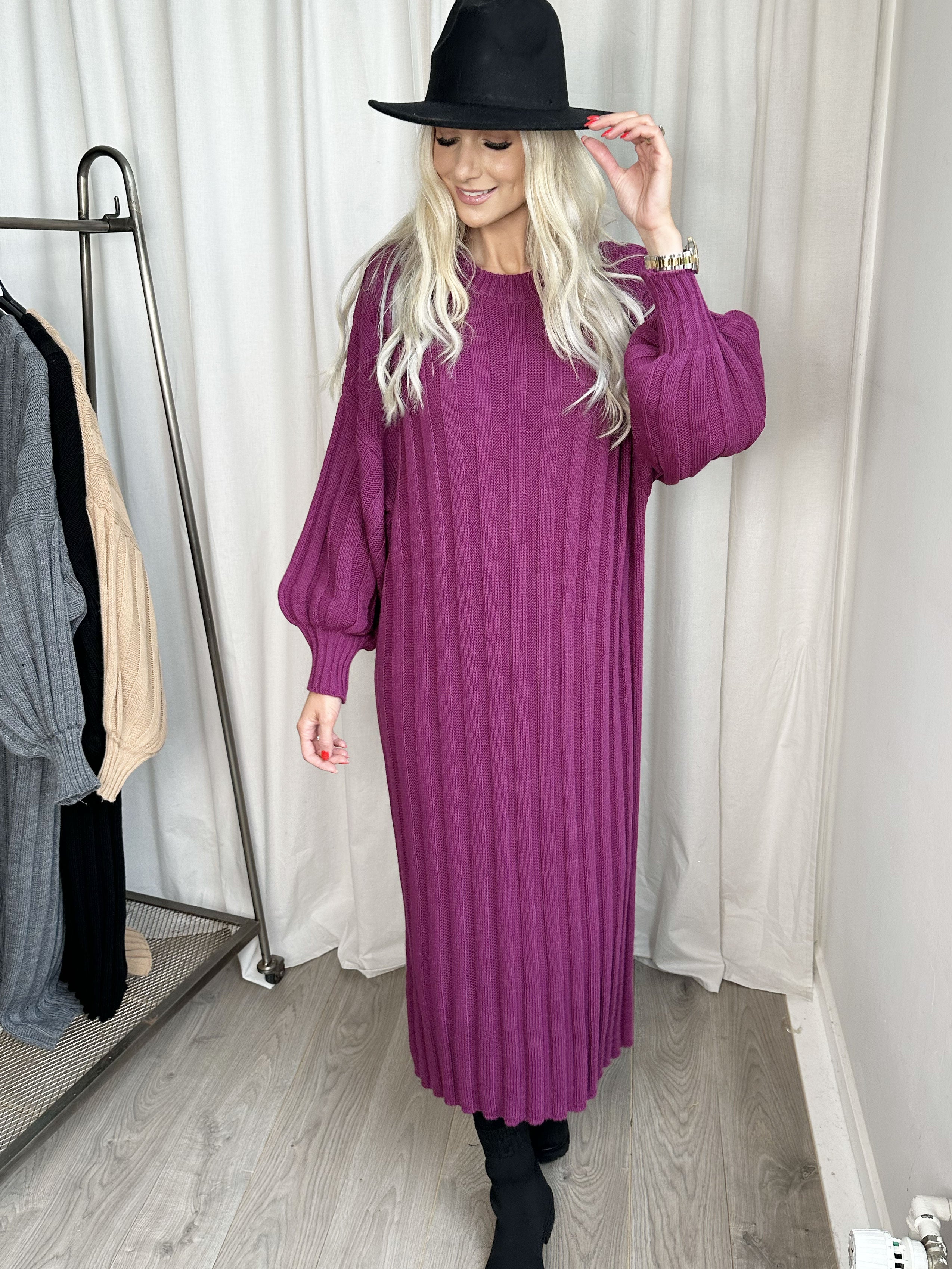 Ava - Lang strikkjole med ballonærmer