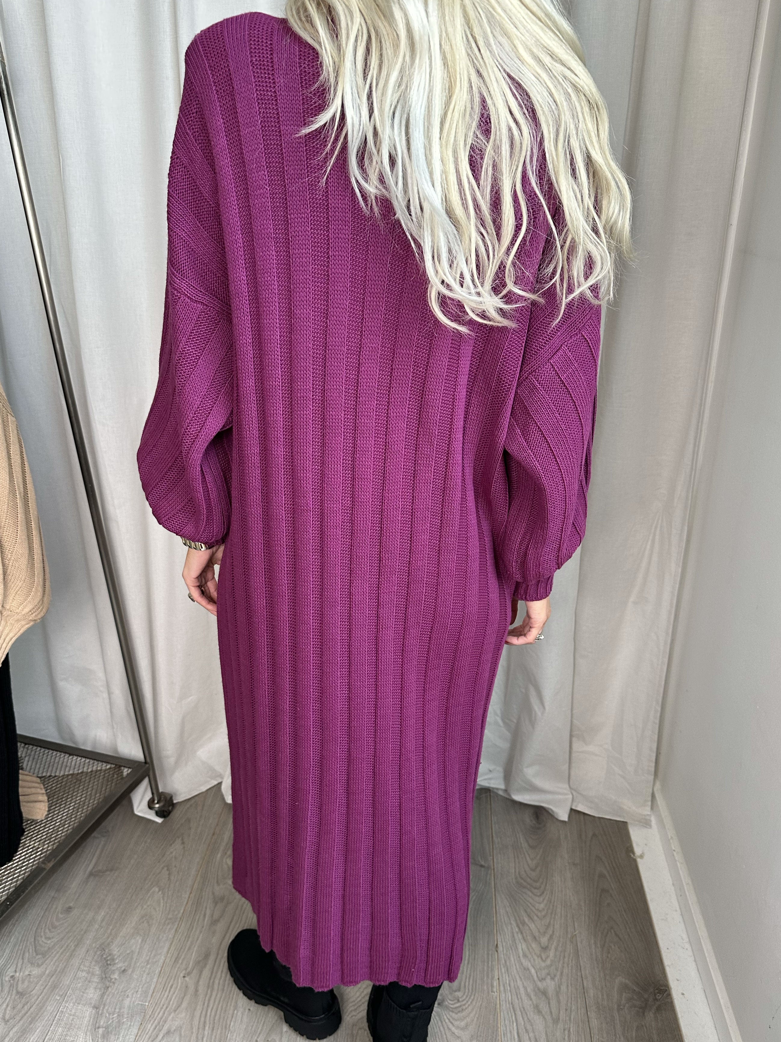 Ava - Lang strikkjole med ballonærmer