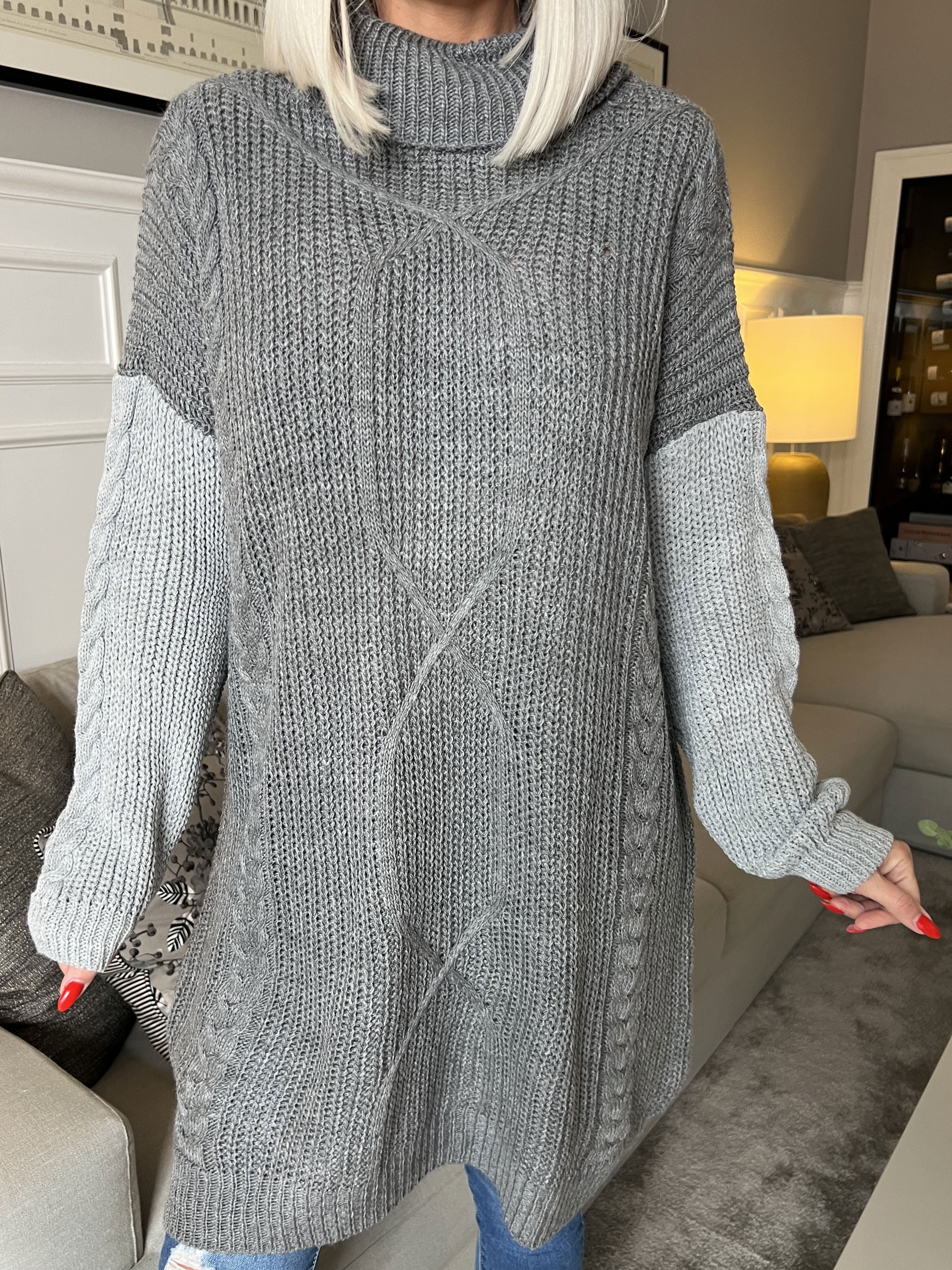 Tenna - Tofarvet kjole i kabelstrik