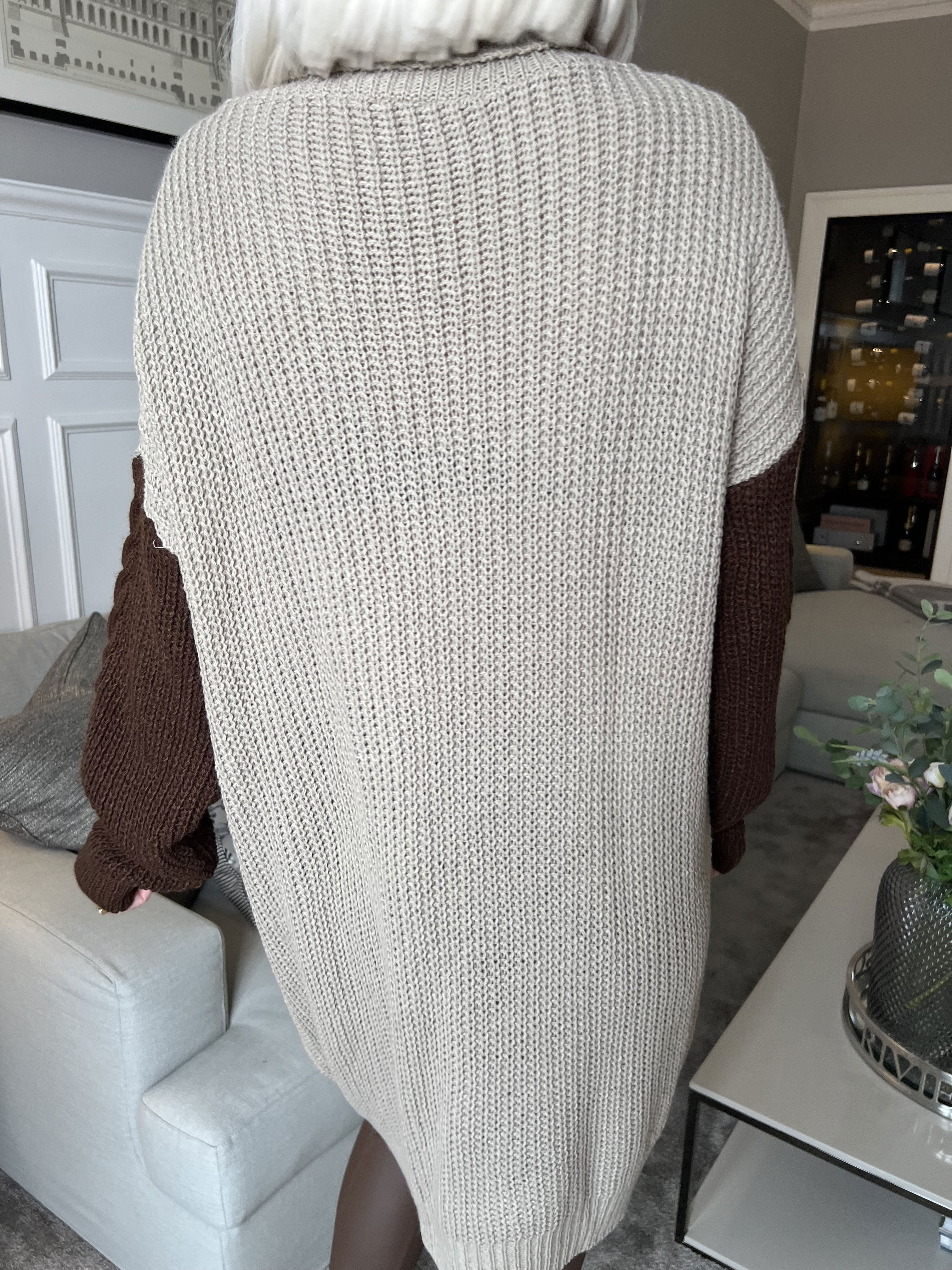 Tenna - Tofarvet kjole i kabelstrik