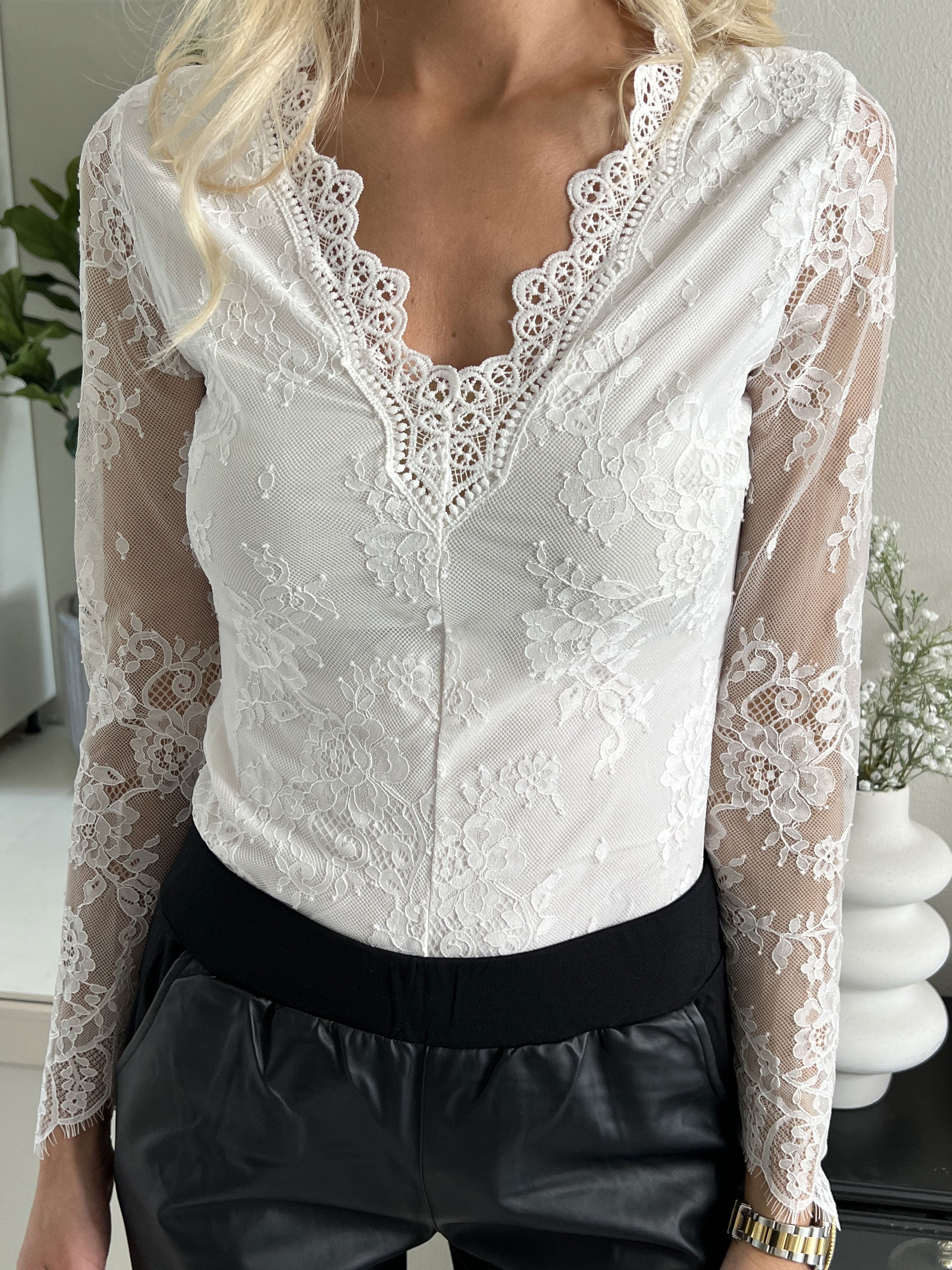 Klaudia - Feminin blonde bodystocking