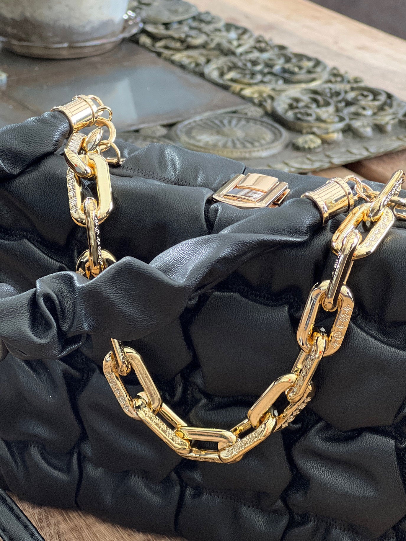 Ashanti - Firkantet taske med guldkæde