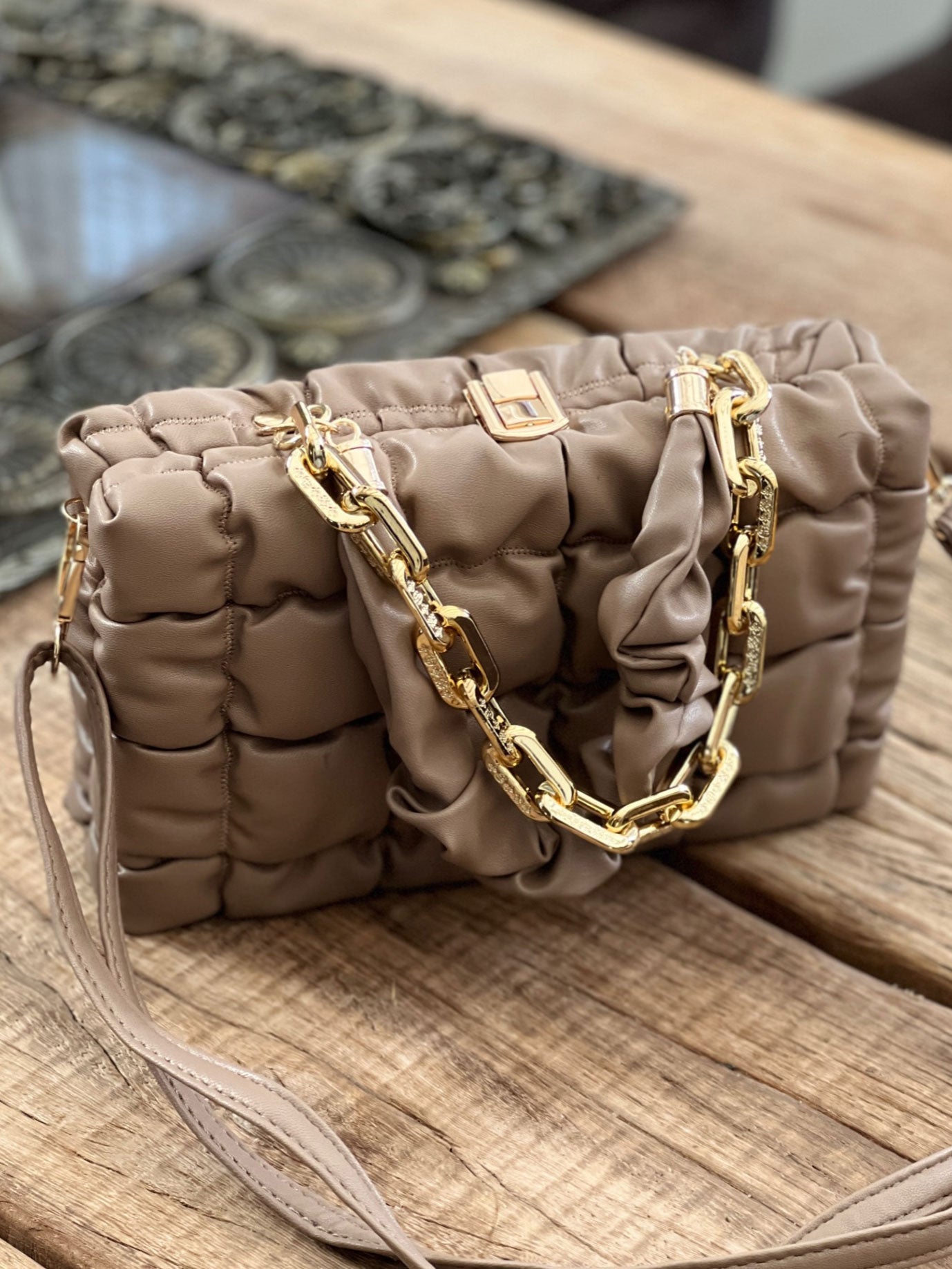 Ashanti - Firkantet taske med guldkæde