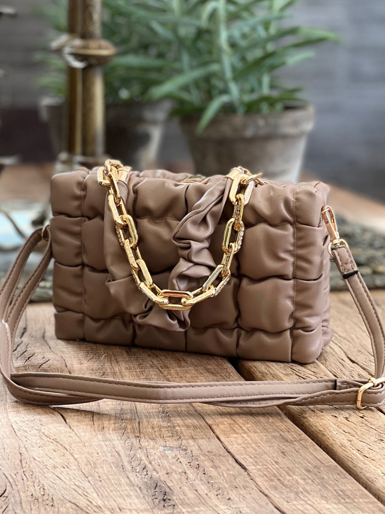 Ashanti - Firkantet taske med guldkæde