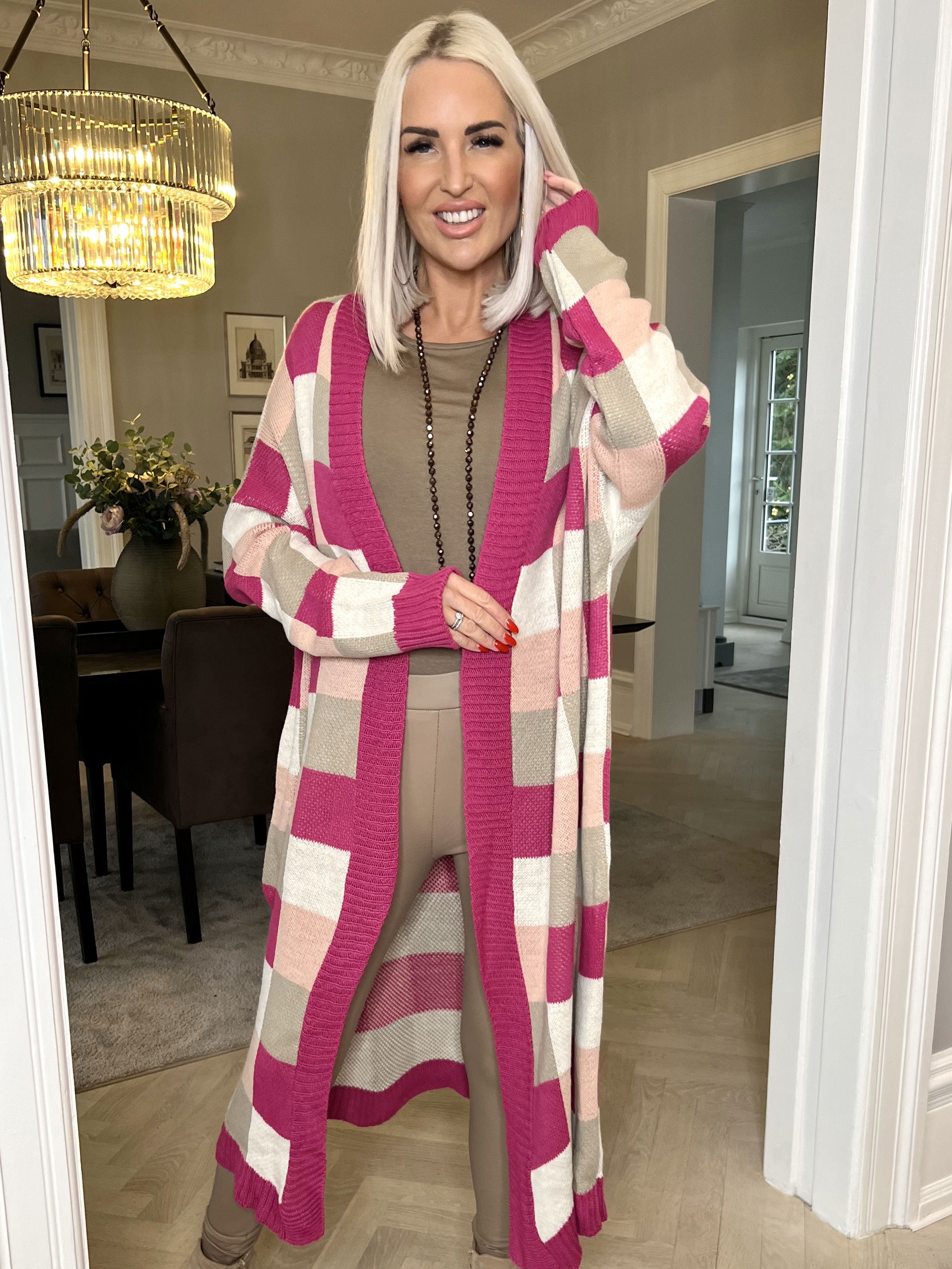 Nanami - Lang strikcardigan i flerfarvet tern