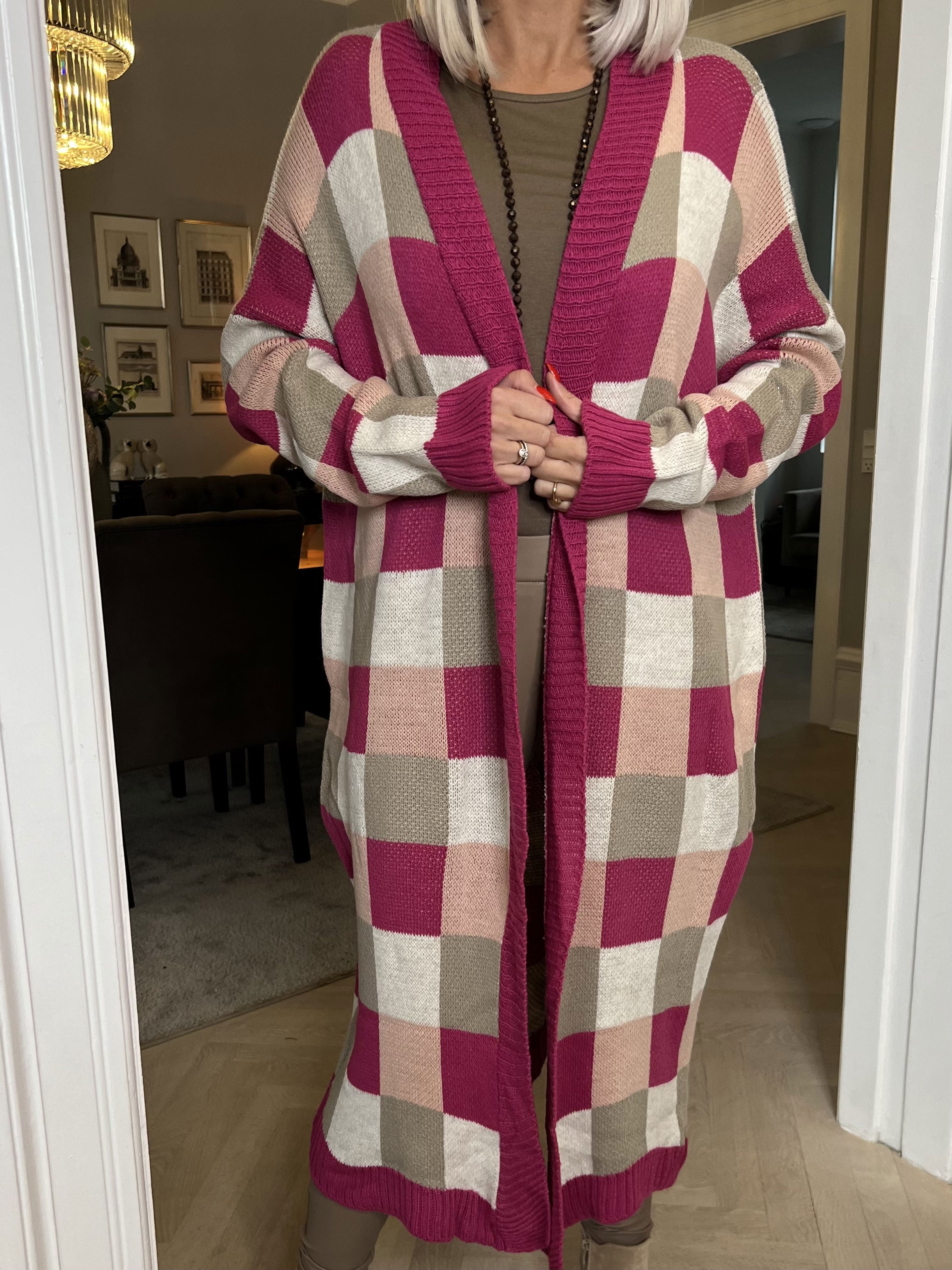 Nanami - Lang strikcardigan i flerfarvet tern