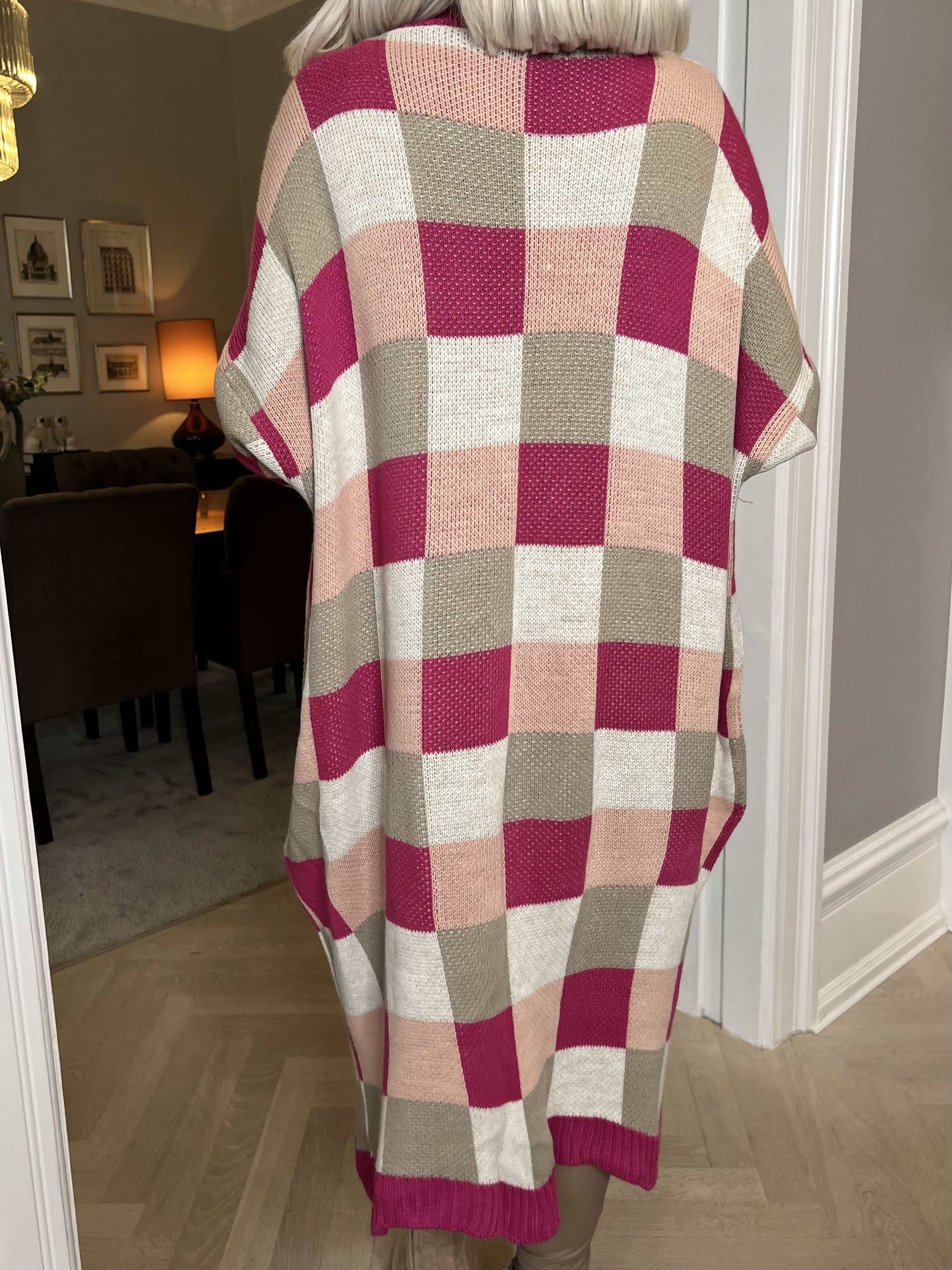 Nanami - Lang strikcardigan i flerfarvet tern