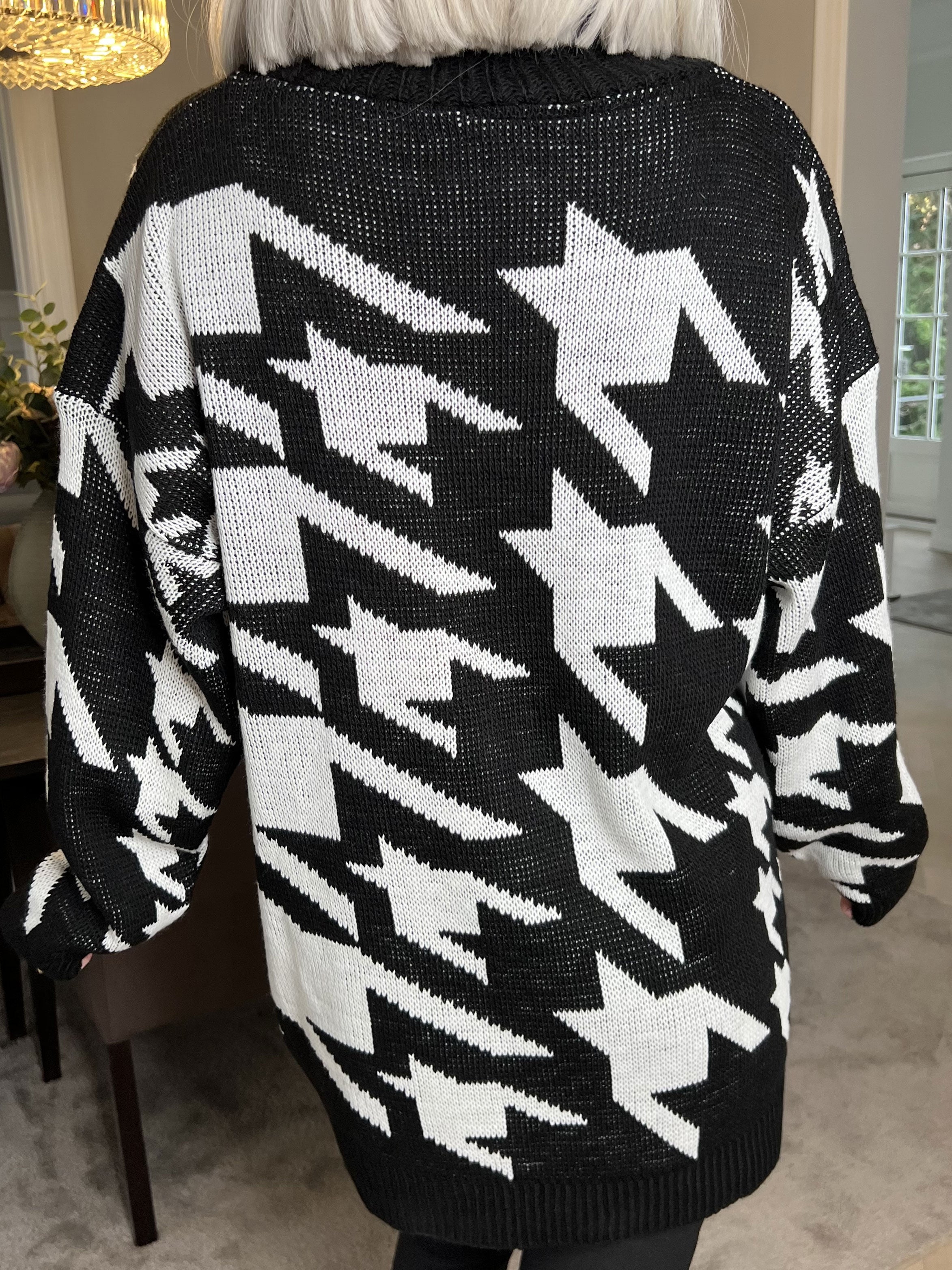 Isla - Plus size strik med hanefjedstern og rullekrave