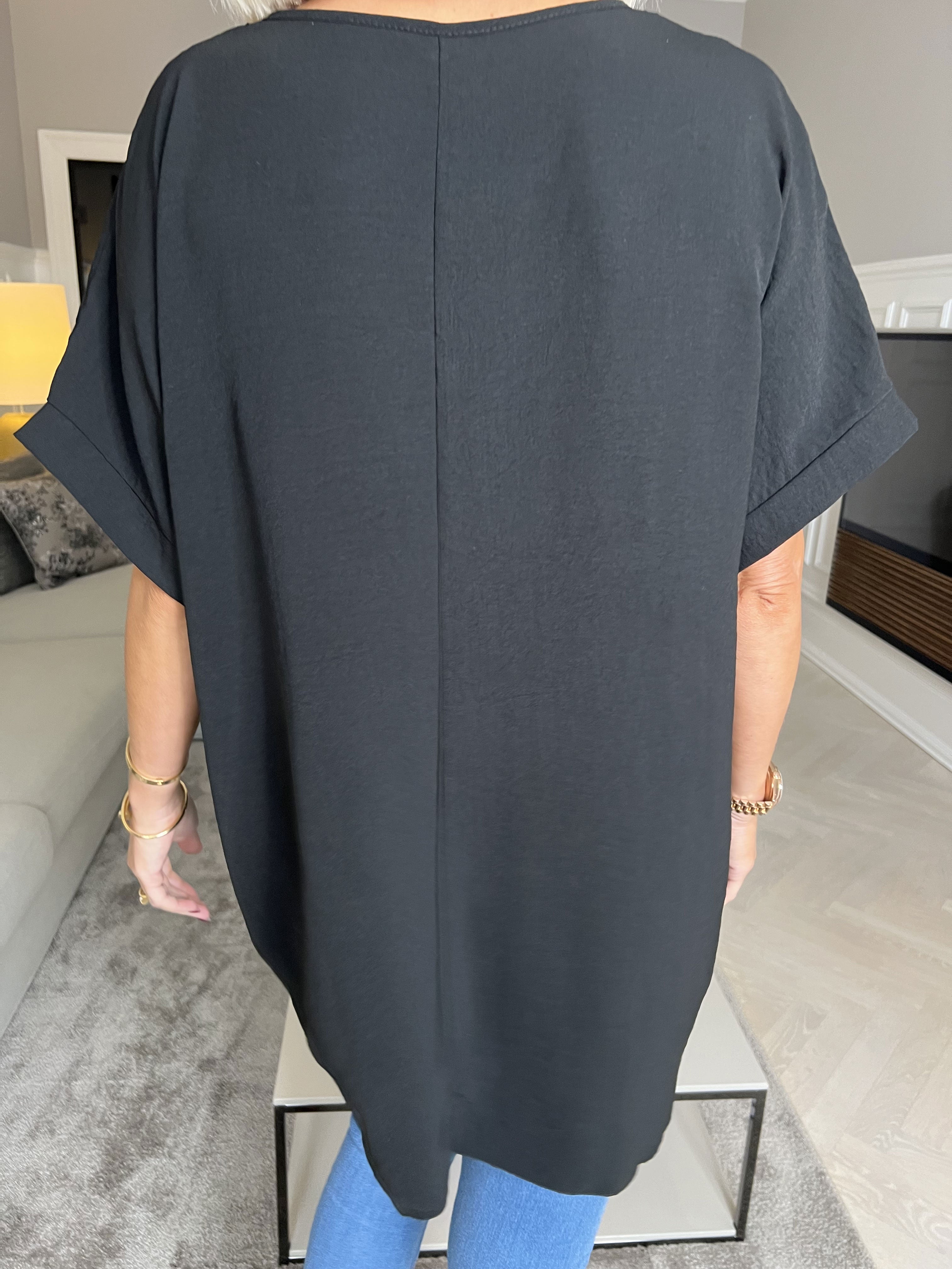 Lilly - Smuk tunika med unik udskæring