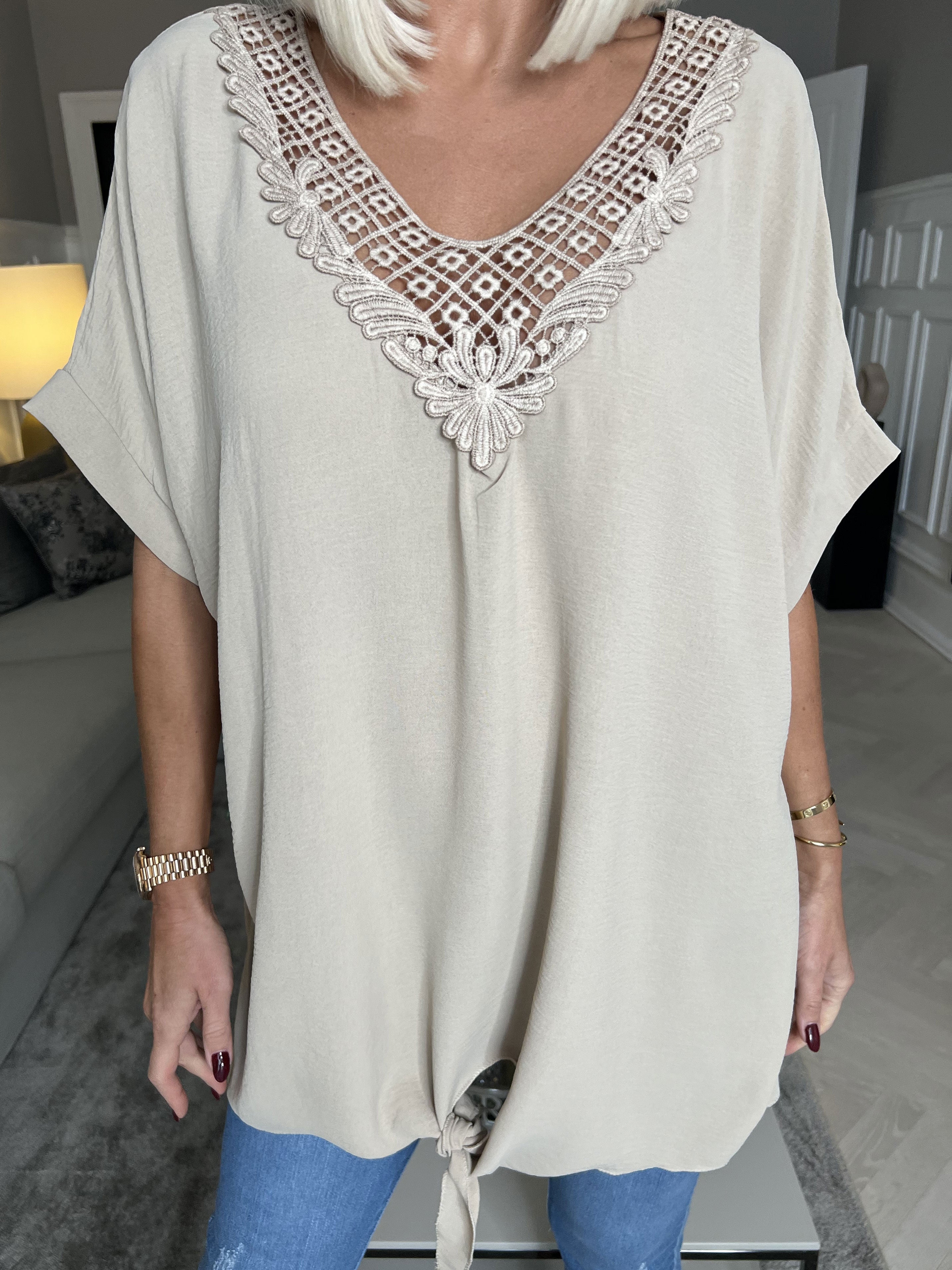 Lilly - Smuk tunika med unik udskæring