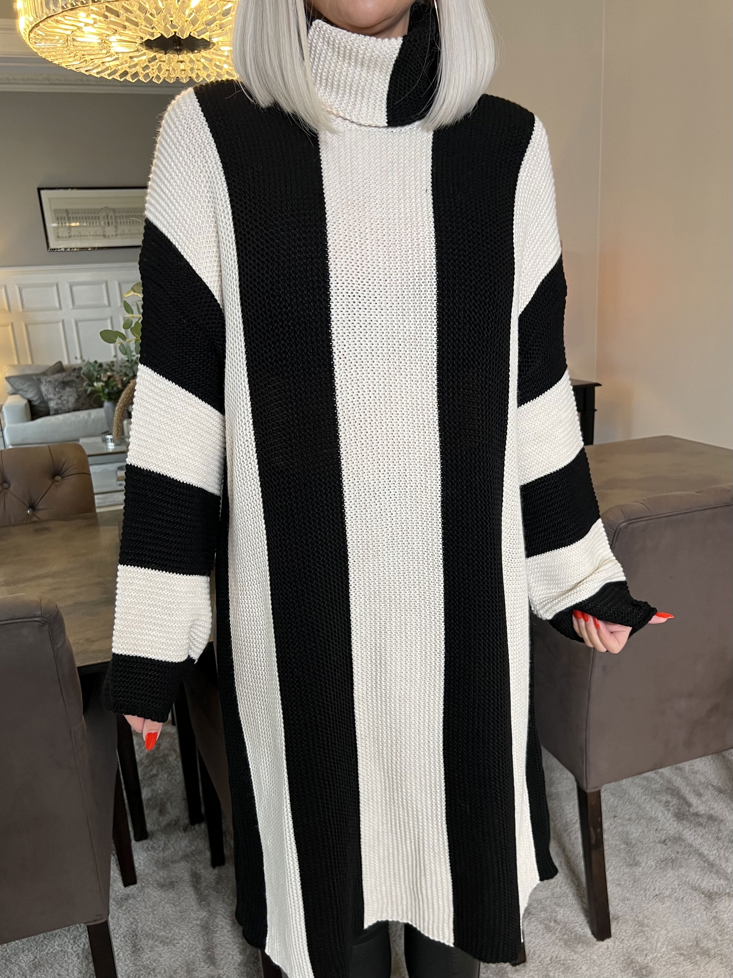 Alitta - Stribet strikkjole med rullekrave