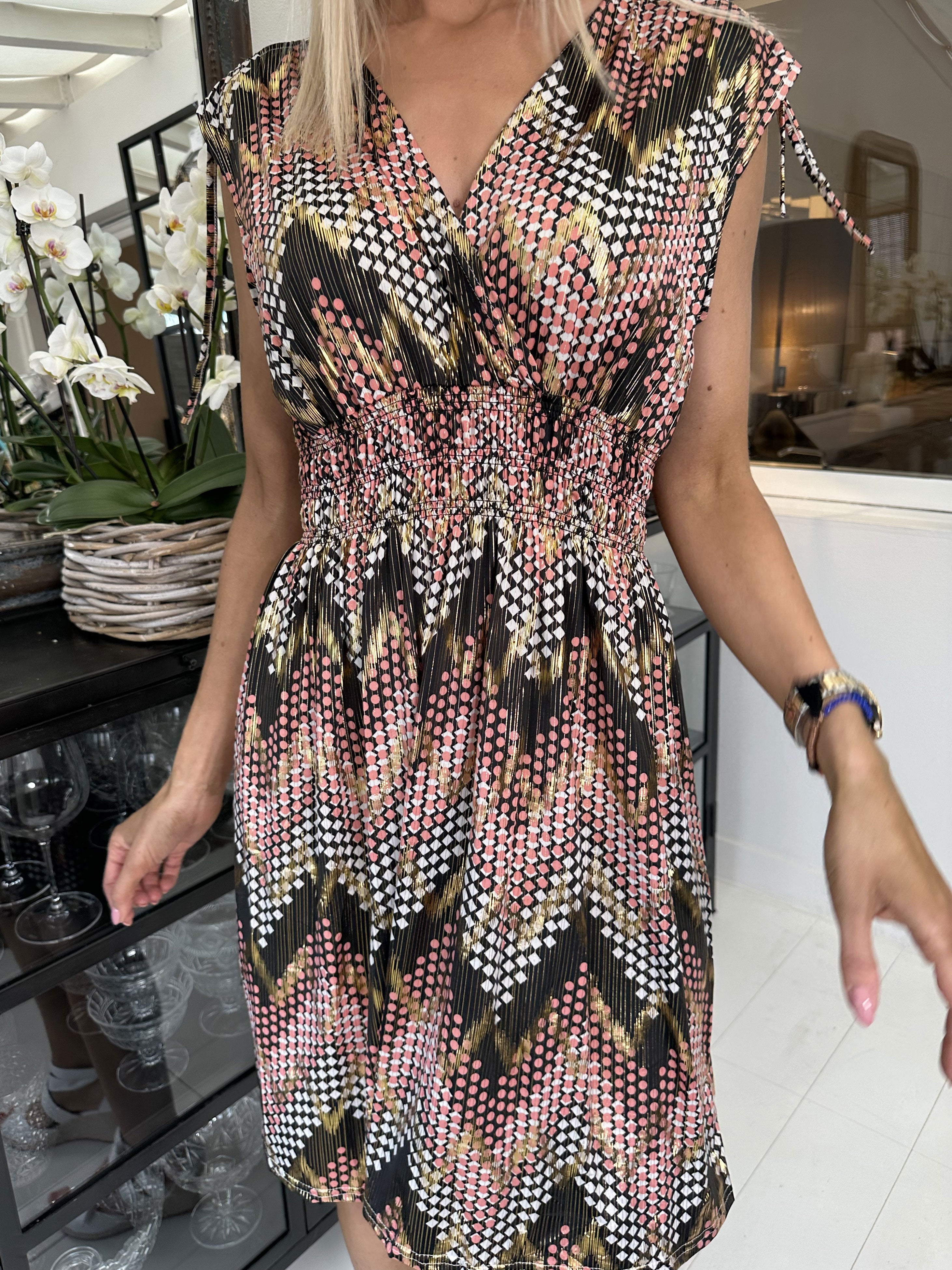 Pams Pattern Short - Kort elastisk kjole i krølfrit stof