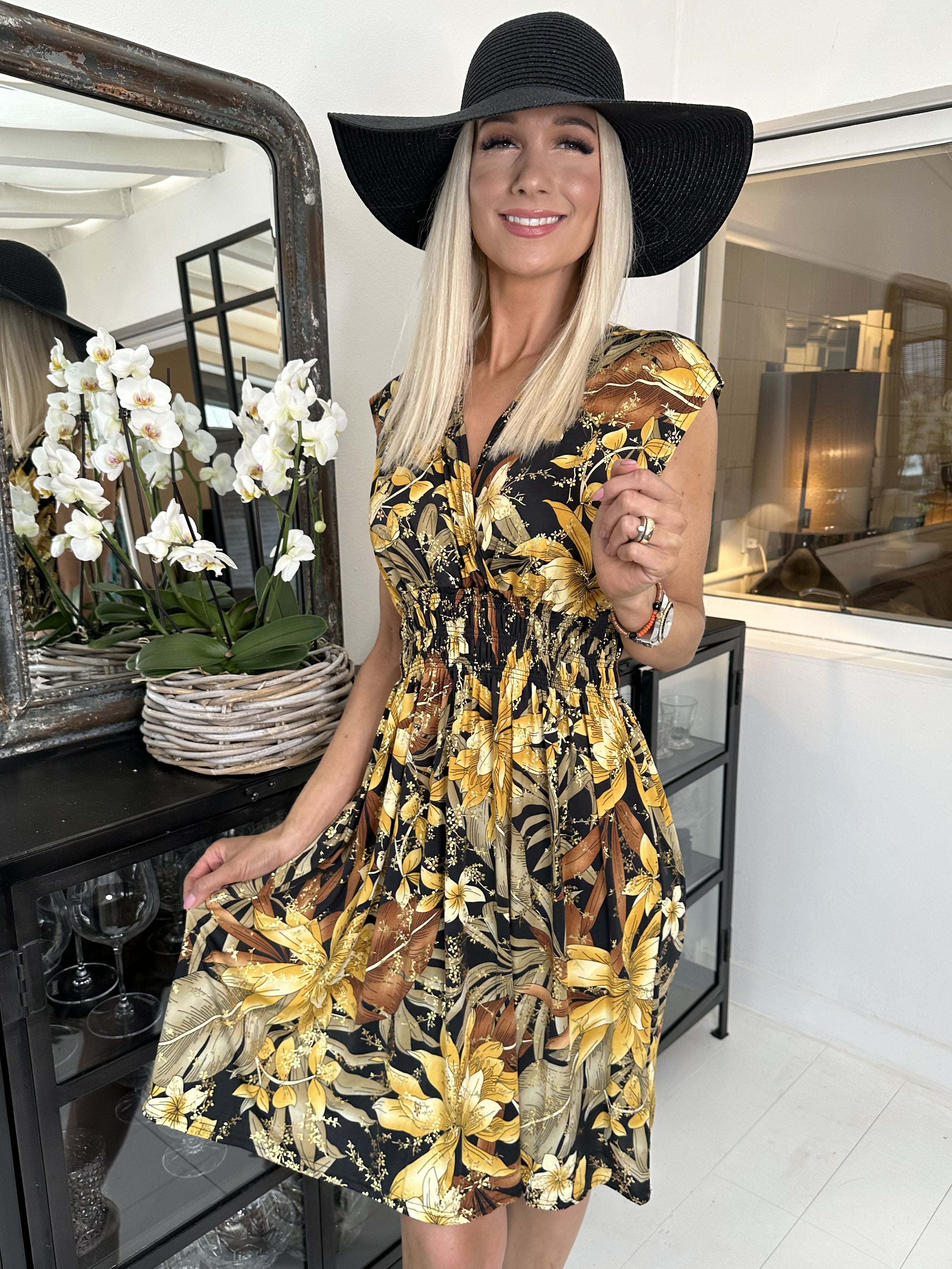 Pams Short - Kort elastisk kjole i krølfrit stof