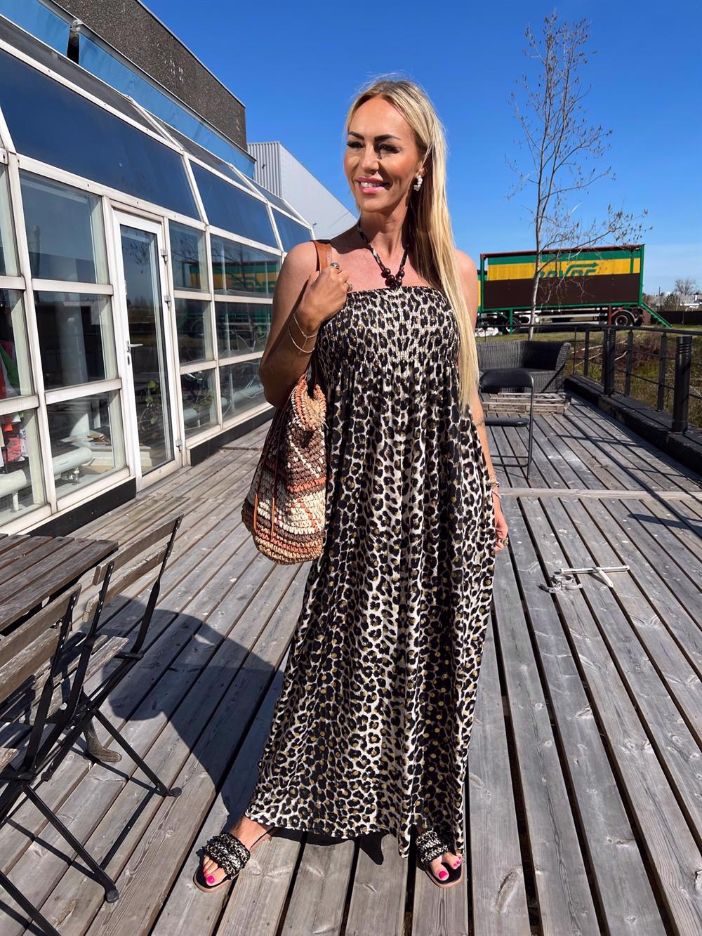 Mitsi Long - Elastisk kjole i leopardprint med guld detaljer