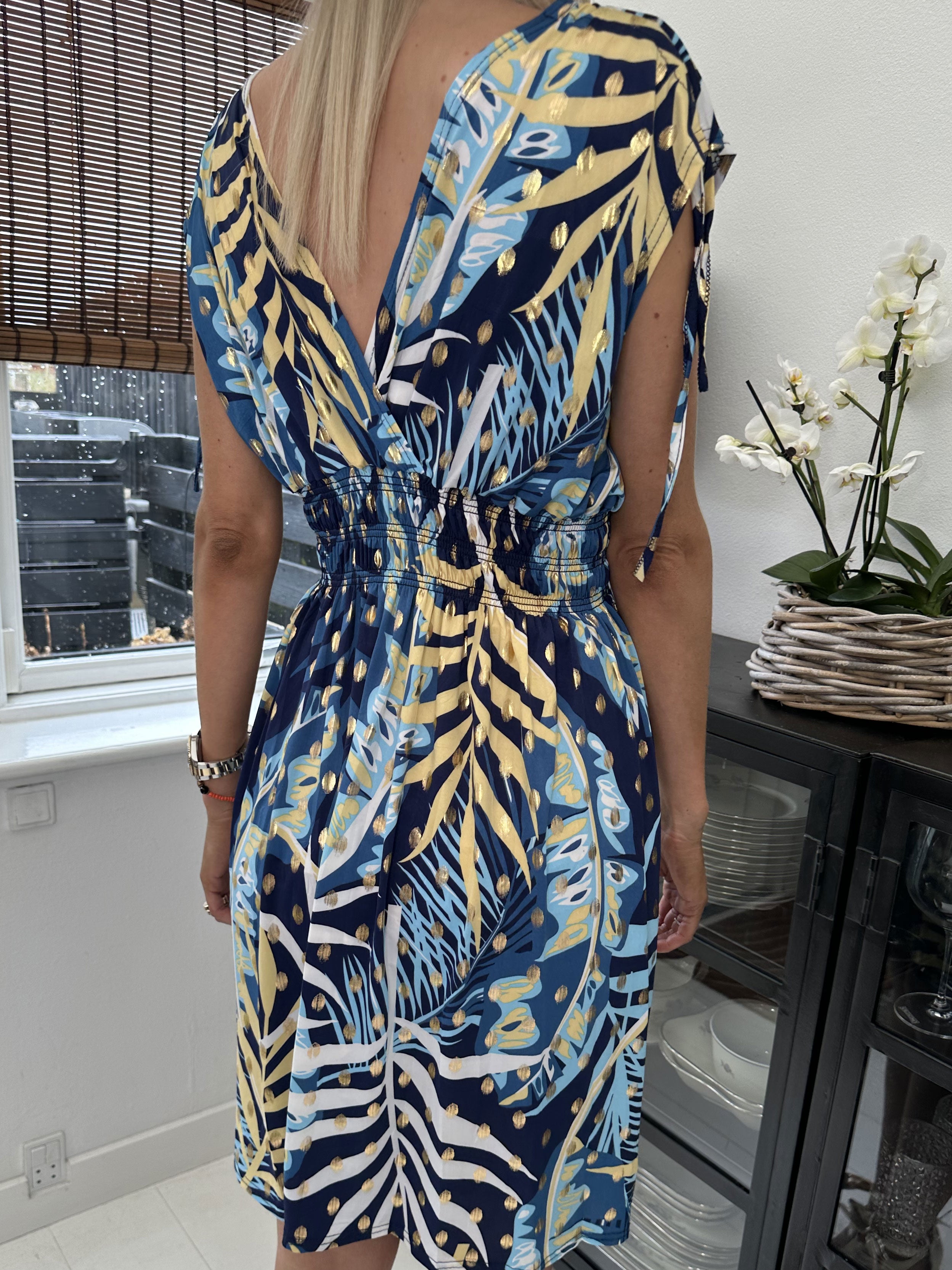 Pams Forest Short - Kort elastisk kjole i krølfrit stof