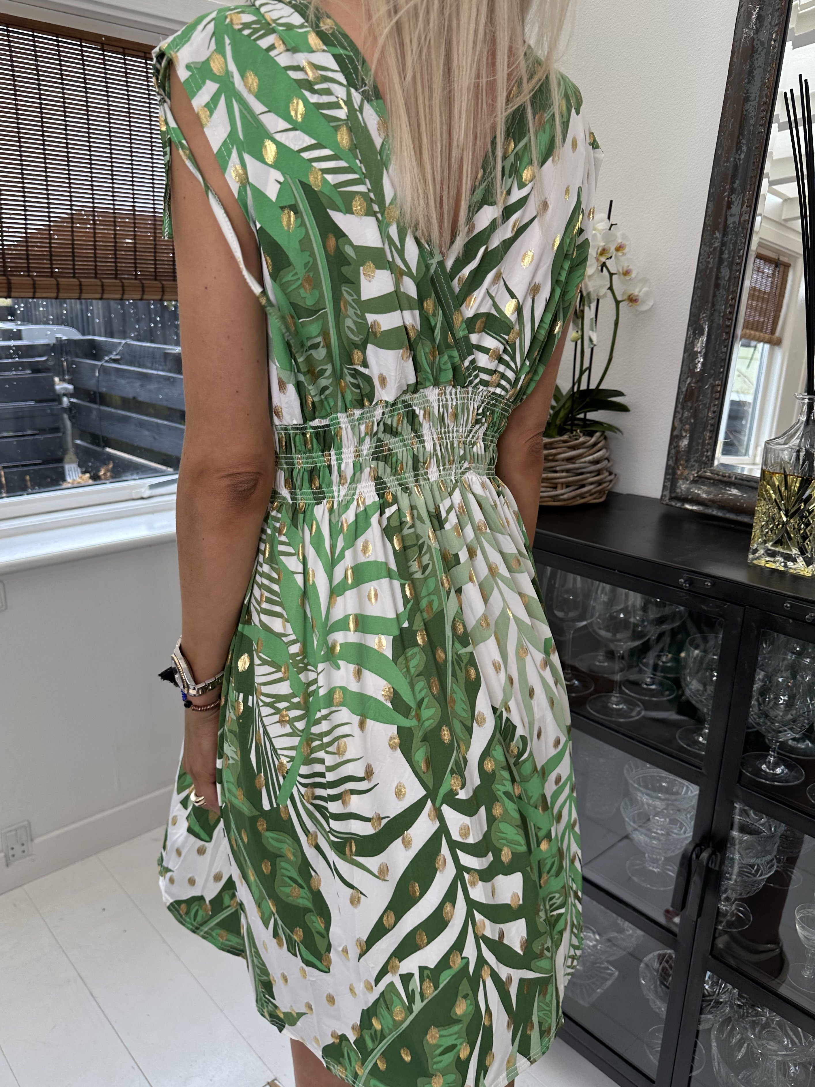 Pams Forest Short - Kort elastisk kjole i krølfrit stof