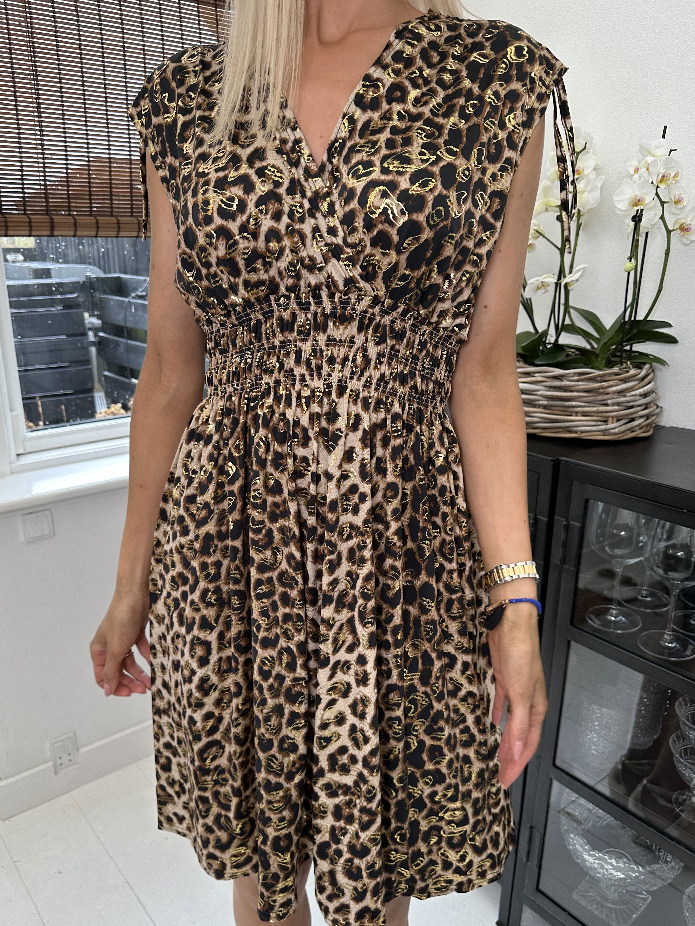 Pams Leo Short - Kort elastisk kjole i krølfrit stof