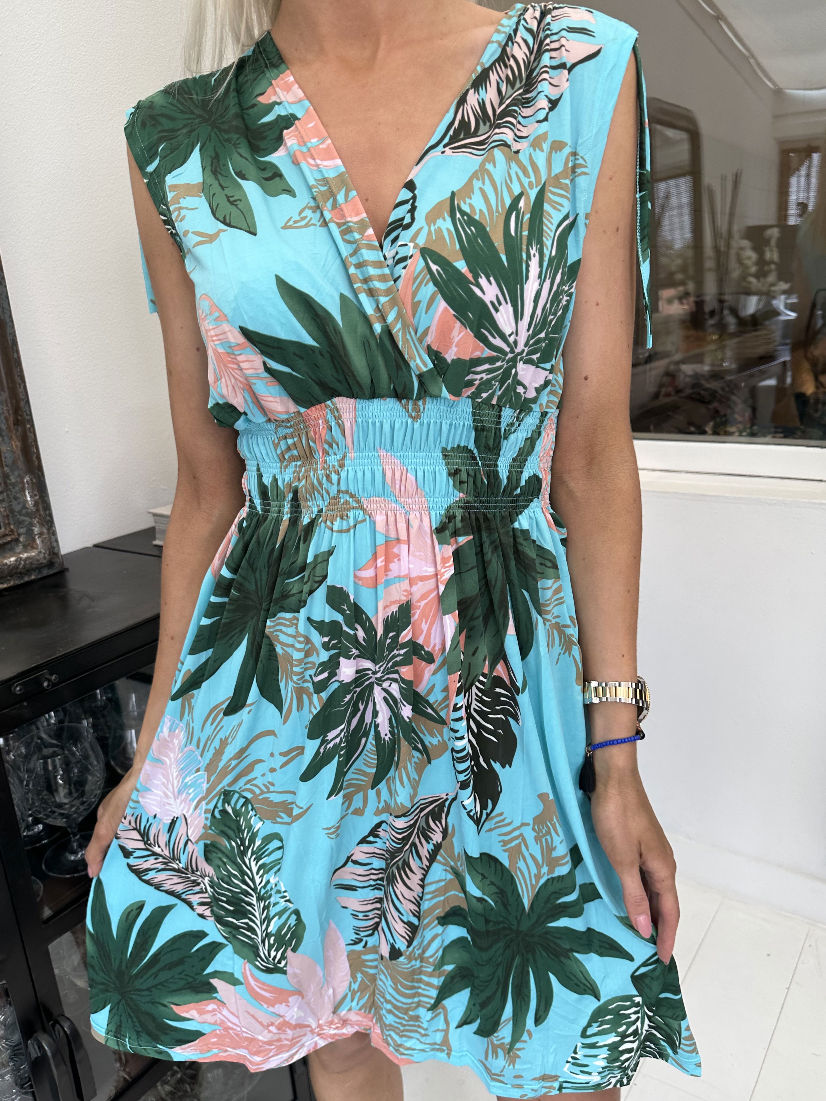 Pams Tropical Short - Kort elastisk kjole i krølfrit stof