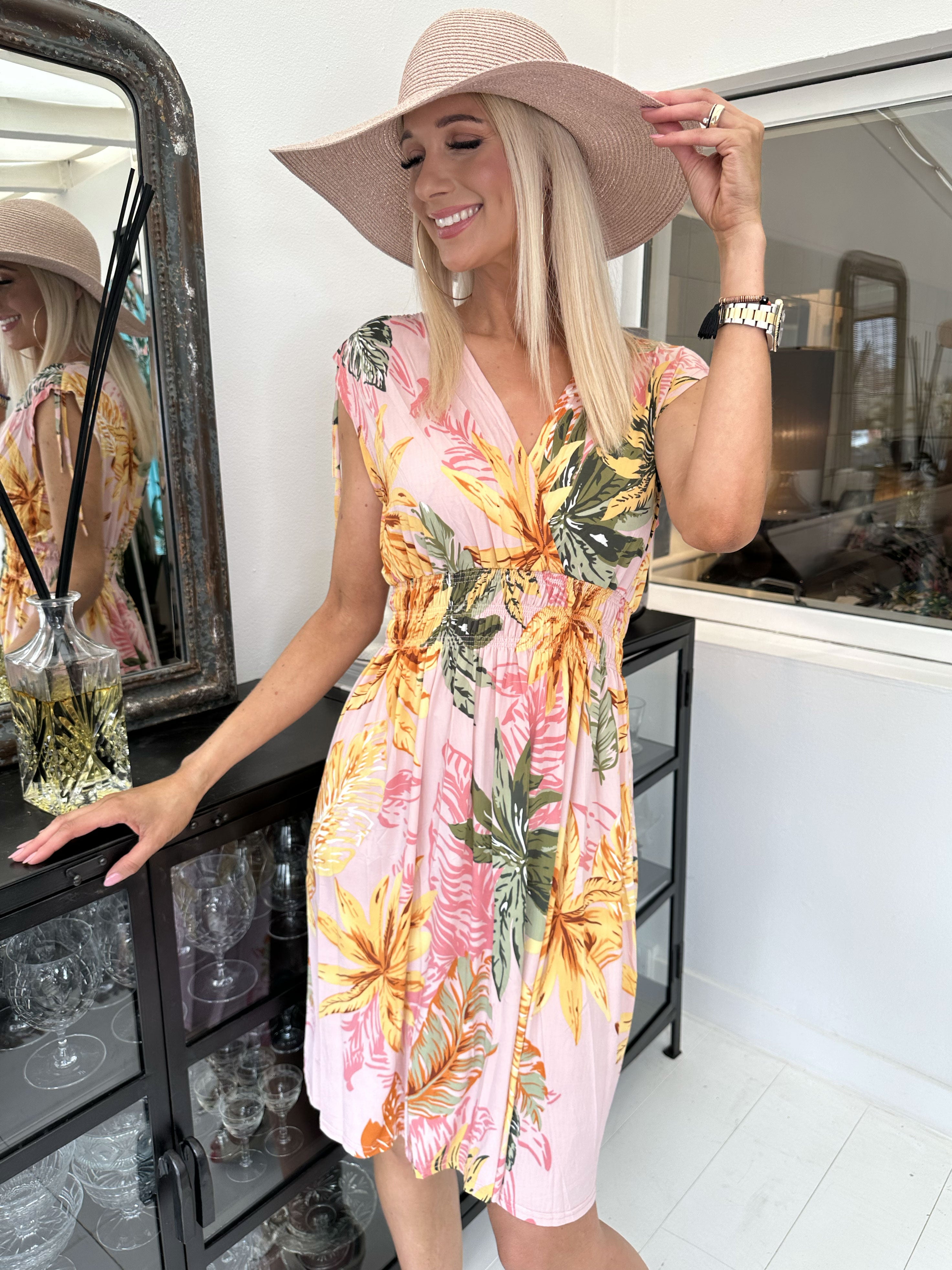 Pams Tropical Short - Kort elastisk kjole i krølfrit stof