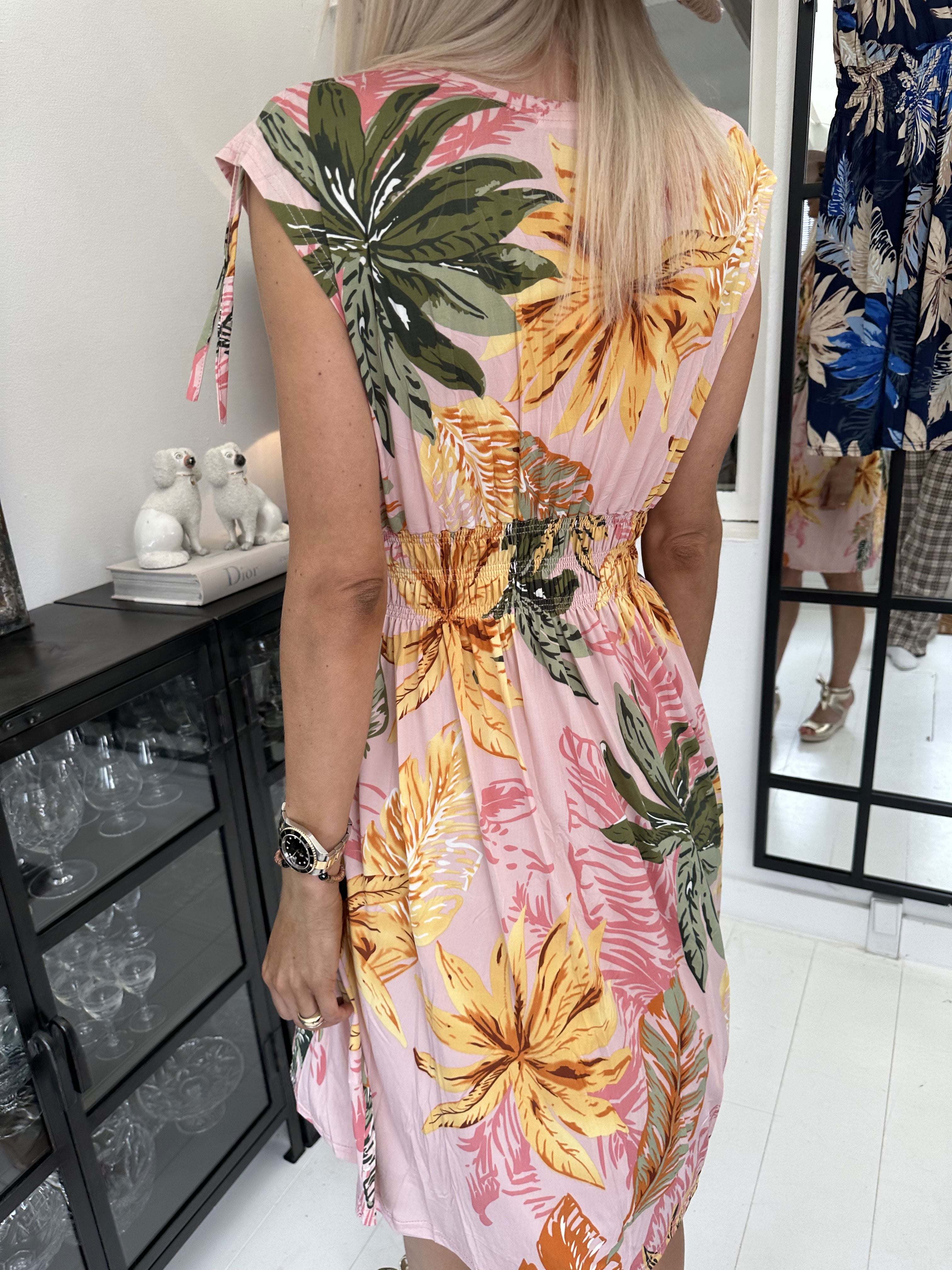 Pams Tropical Short - Kort elastisk kjole i krølfrit stof