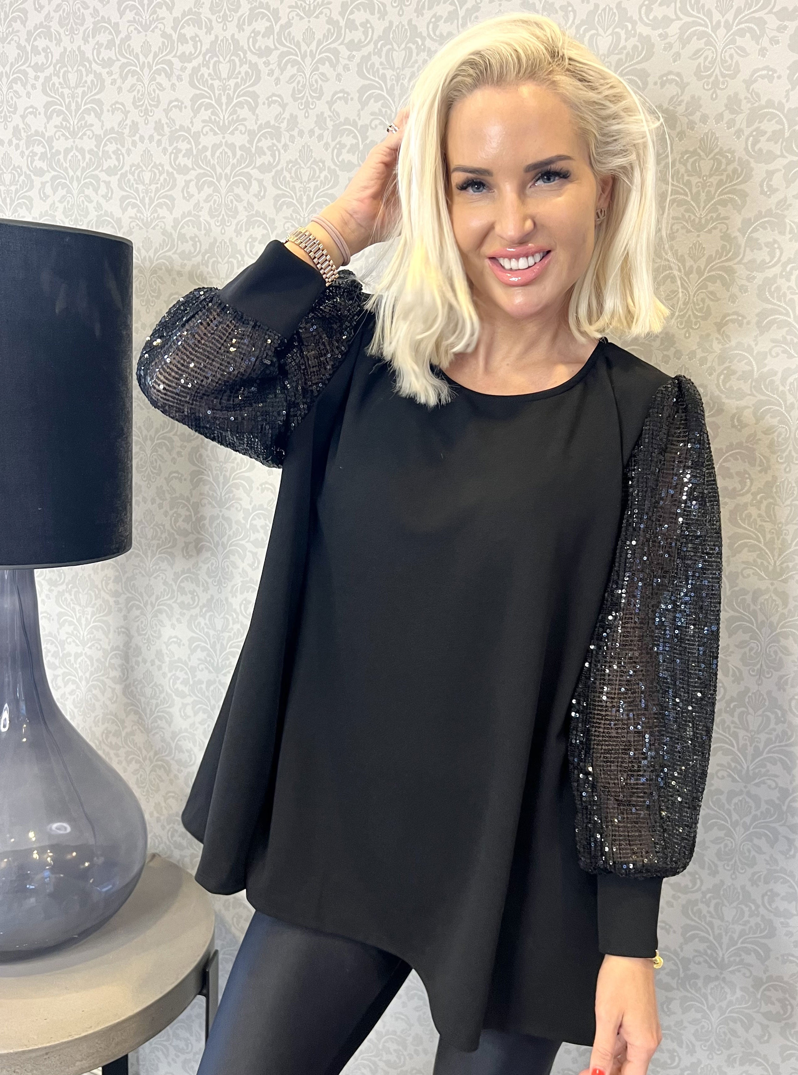 Djamila tunika - Smuk elegant tunika med pailletærmer