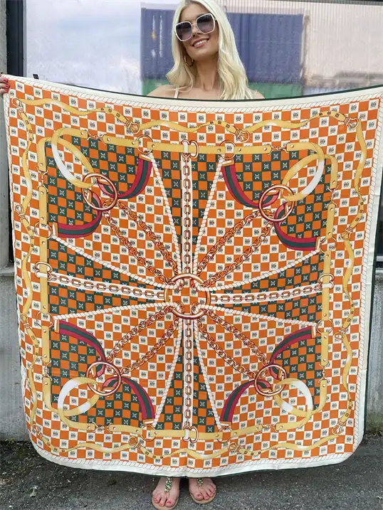 Janina - Mønstret tørklæde i silke