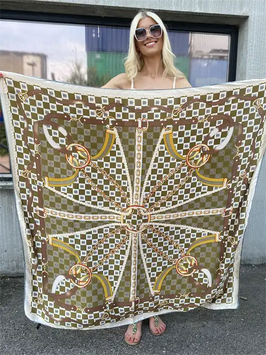 Janina - Mønstret tørklæde i silke