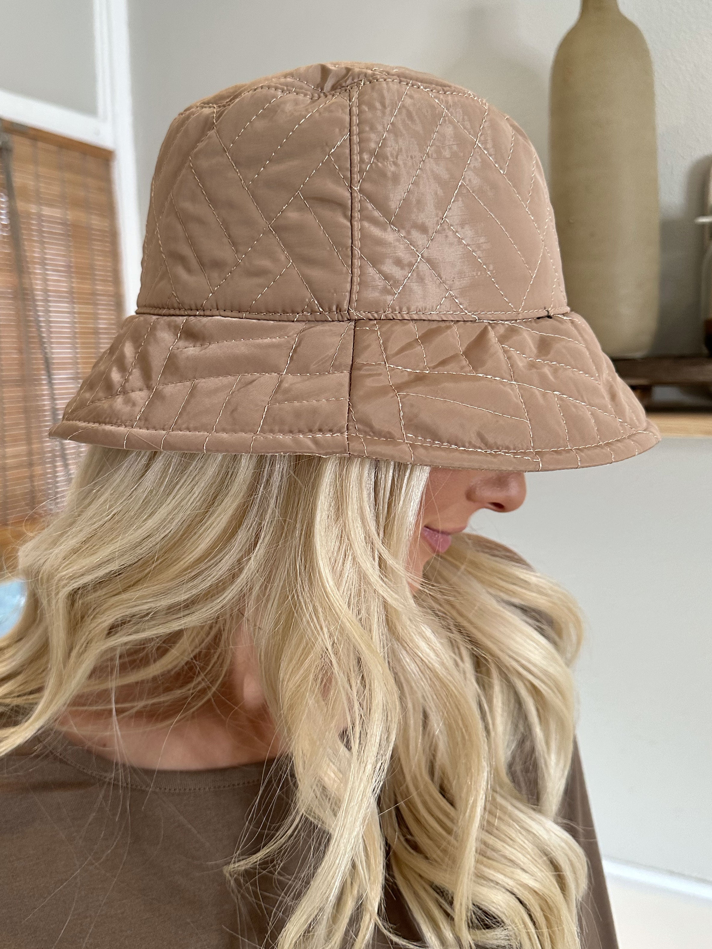 Gabriella - Sød bøllehat med syninger