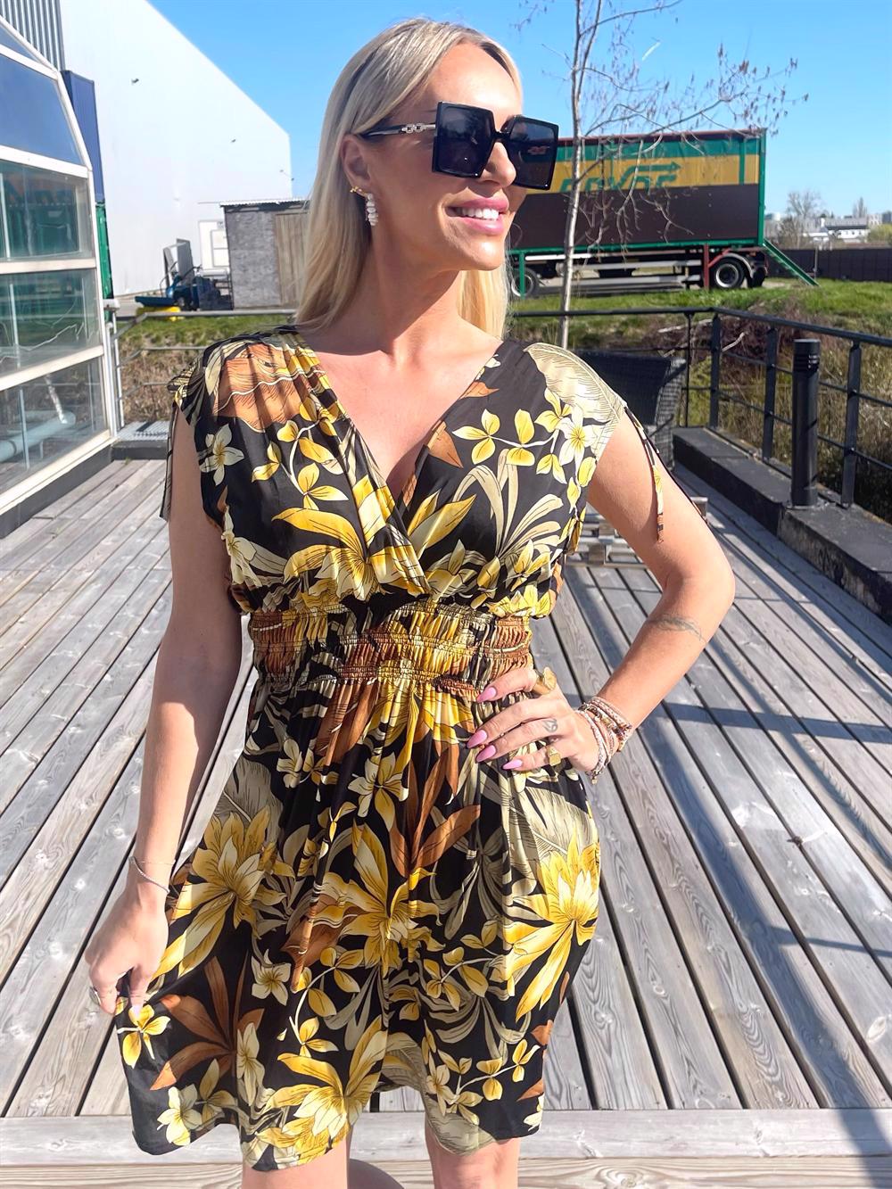 Pams Short - Kort elastisk kjole i krølfrit stof