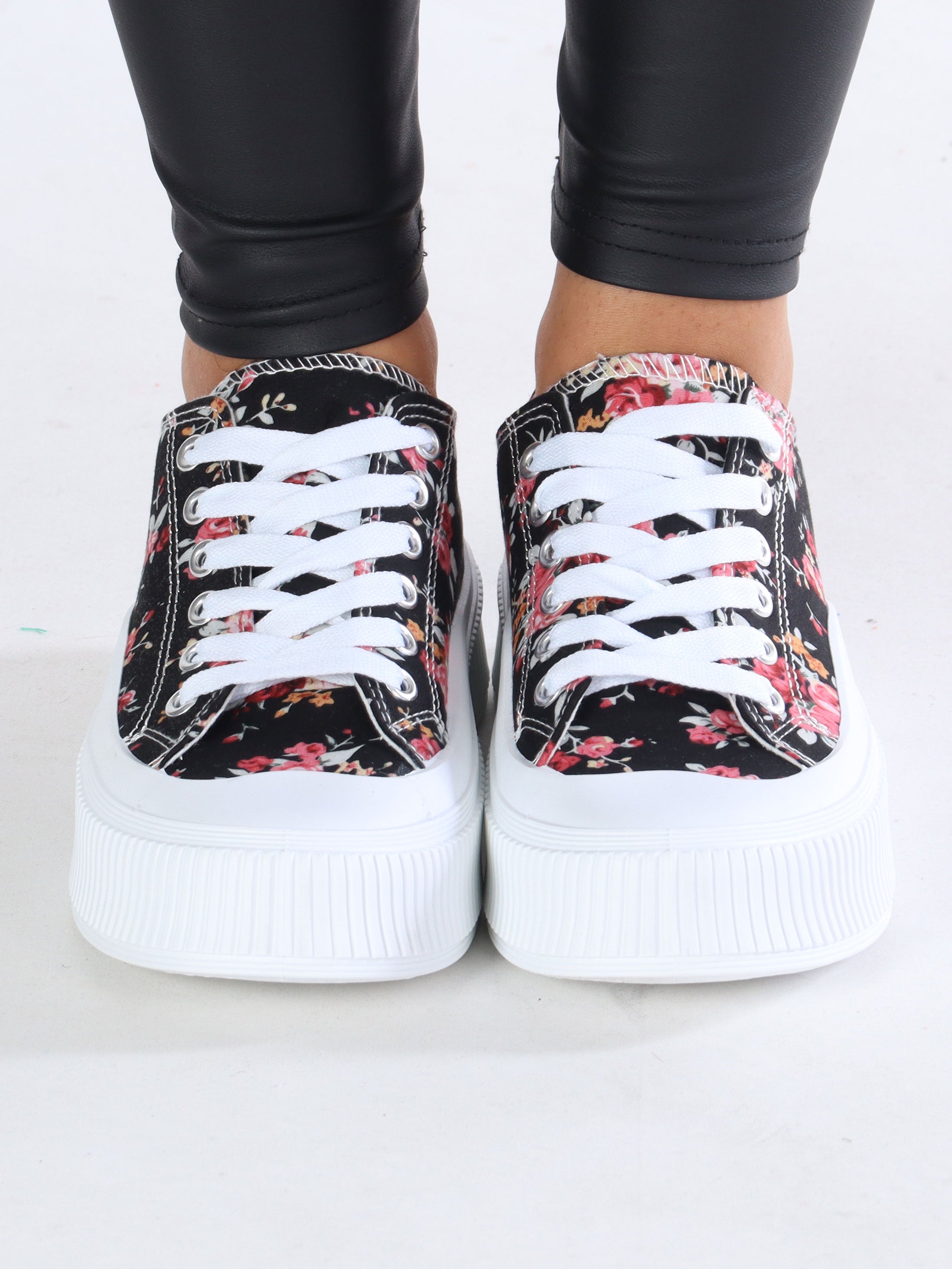 Melina - Sneakers med blomsterprint og bred hvid sål