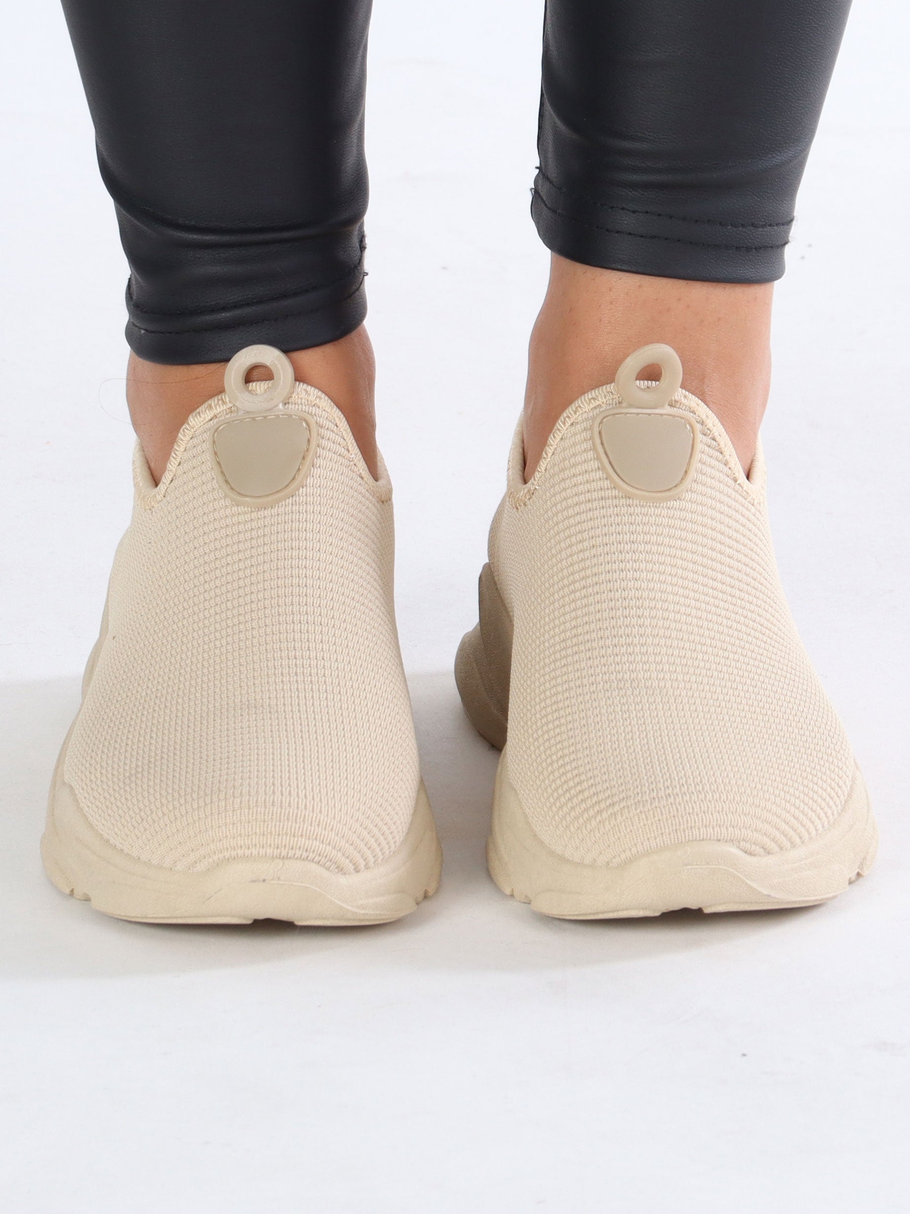 Maggie - Simple sokkesneakers i ribbet look