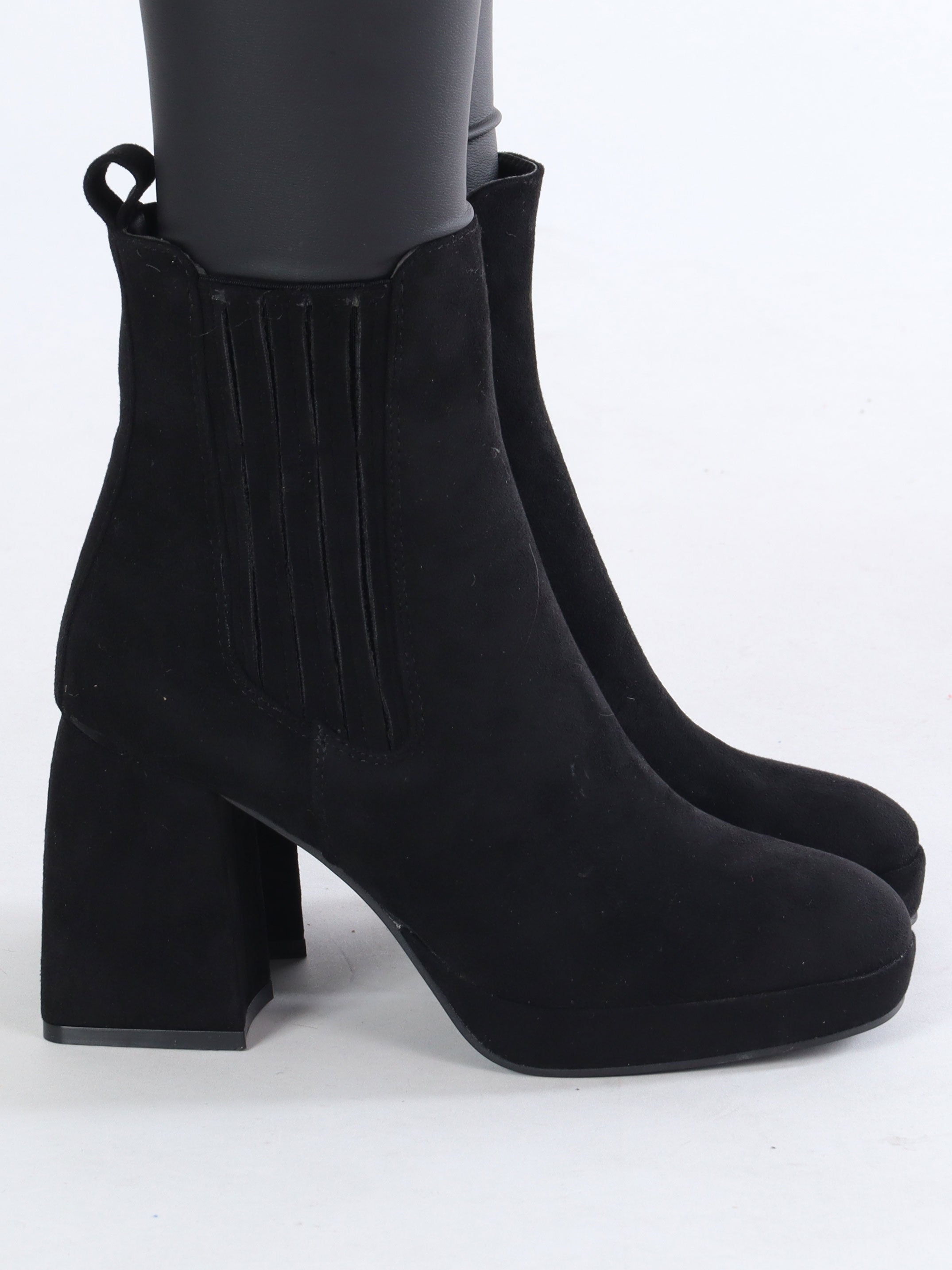 Edyta - Højhælet støvle i ruskindslook