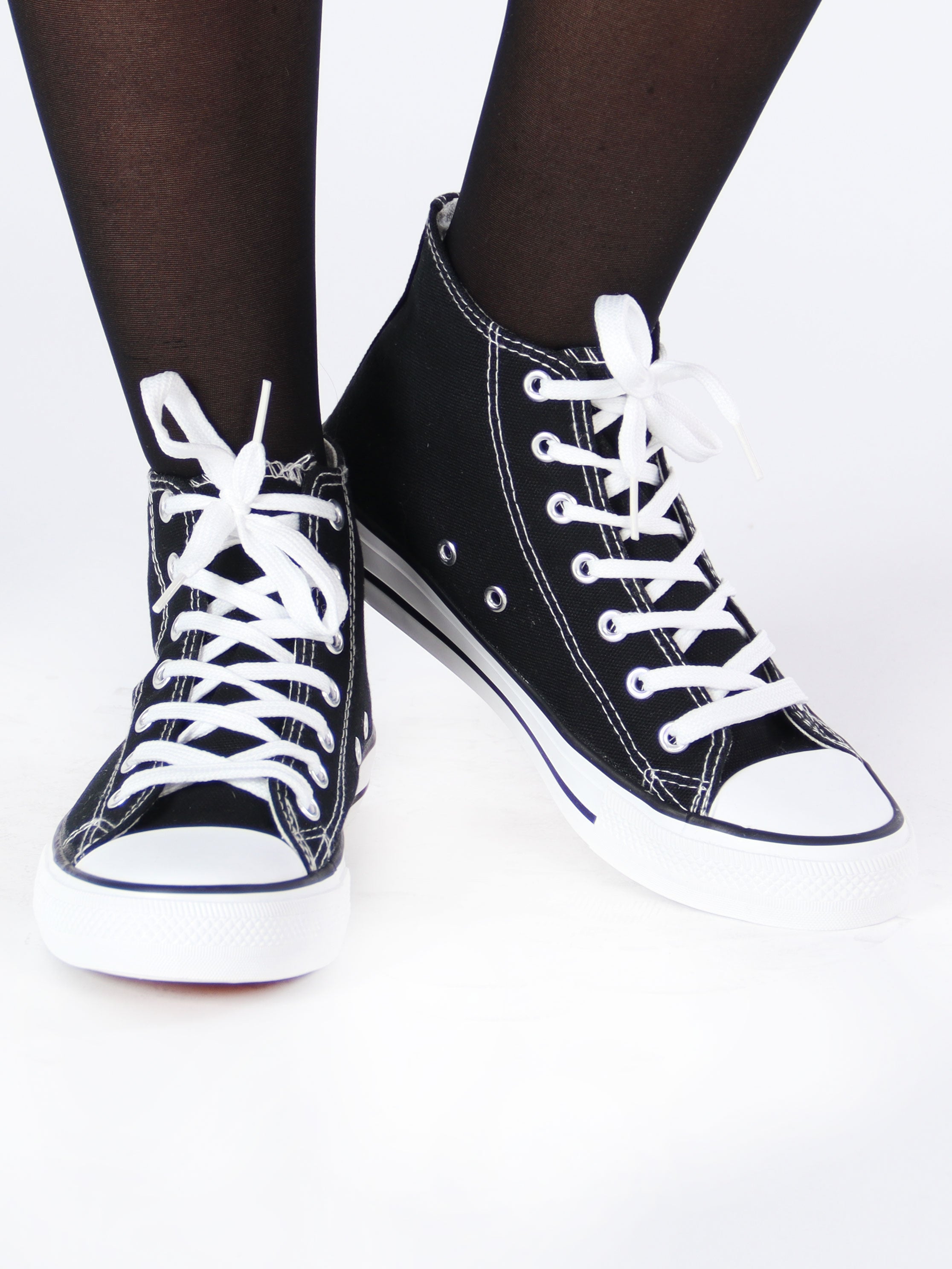 Toka - Armygrønne gummisko med hvid sål og snørebånd