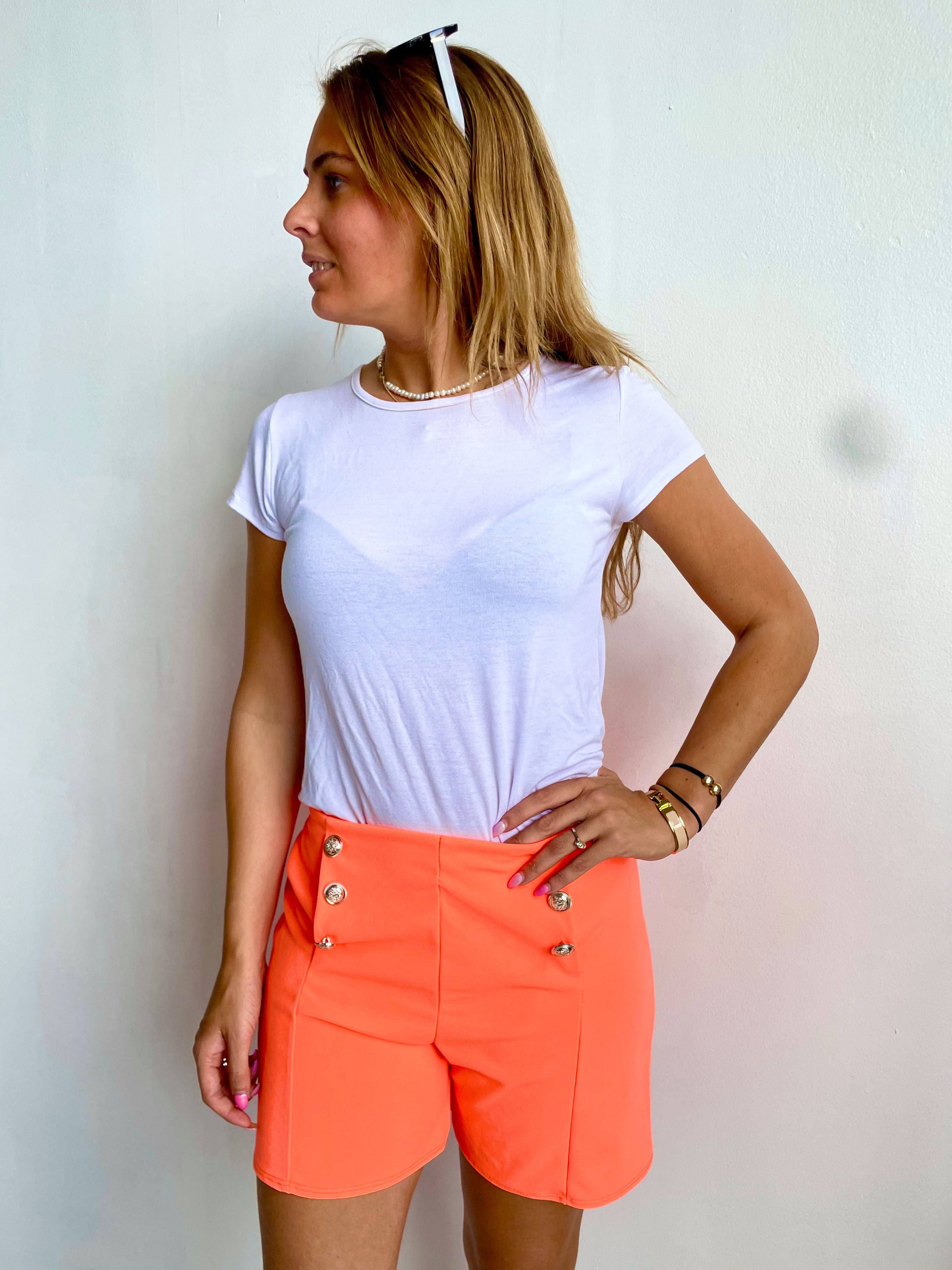 Nasrin - Elastiske shorts med knapper