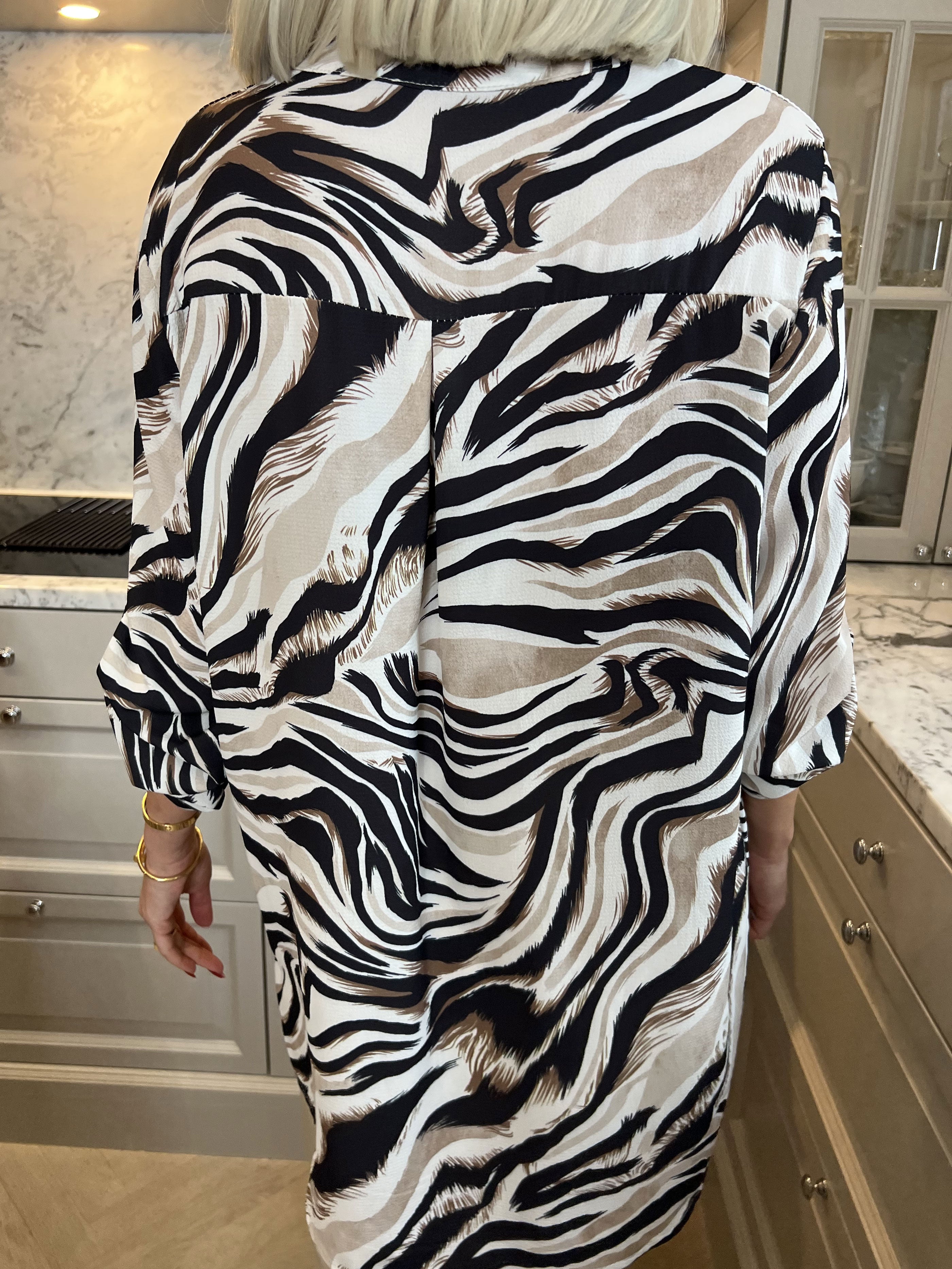 Vanesa Animal - Let og luftig tunika i dyreprint