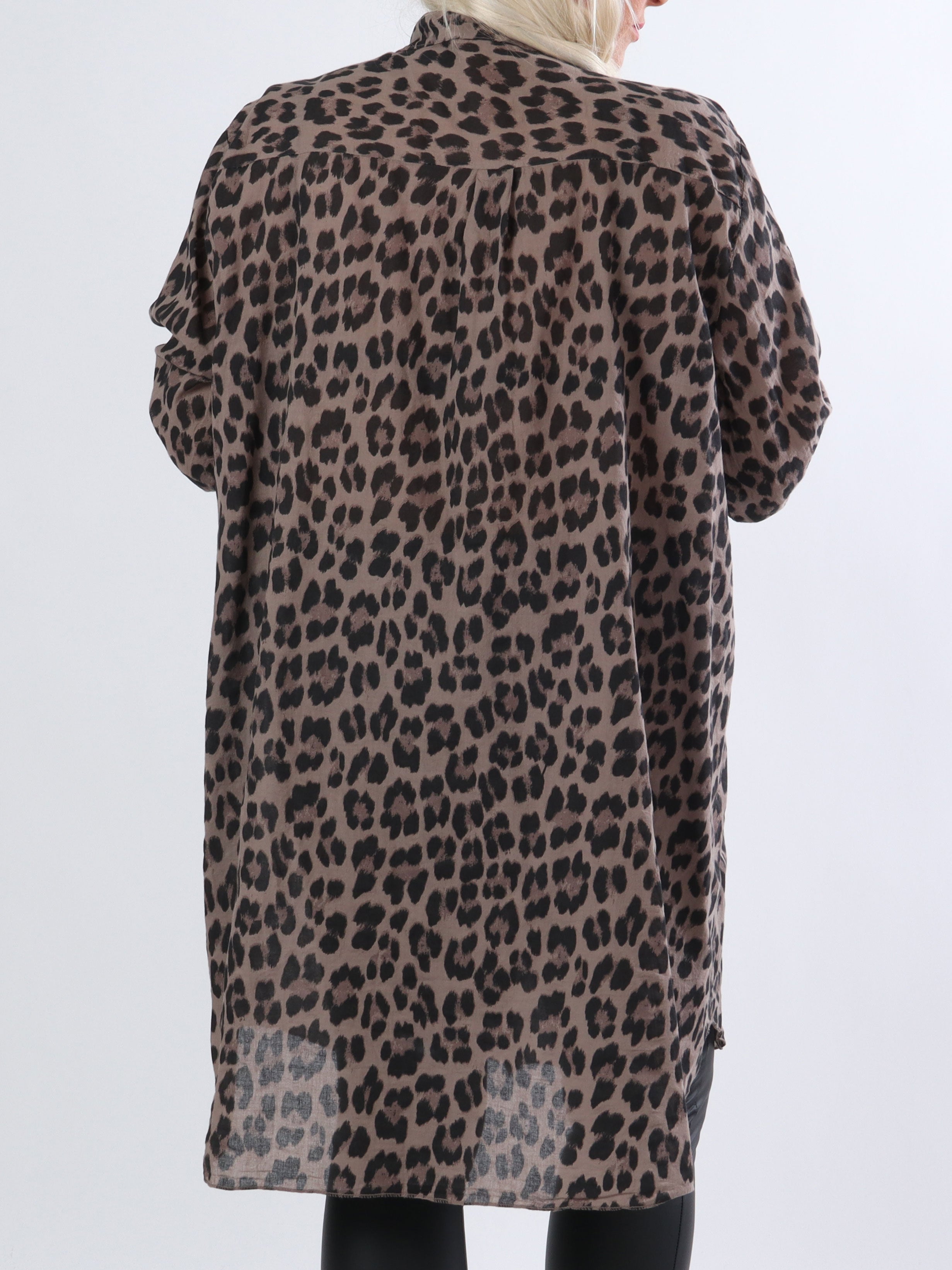 Berna Leo - Plus size skjorte i leopardprint med lommer