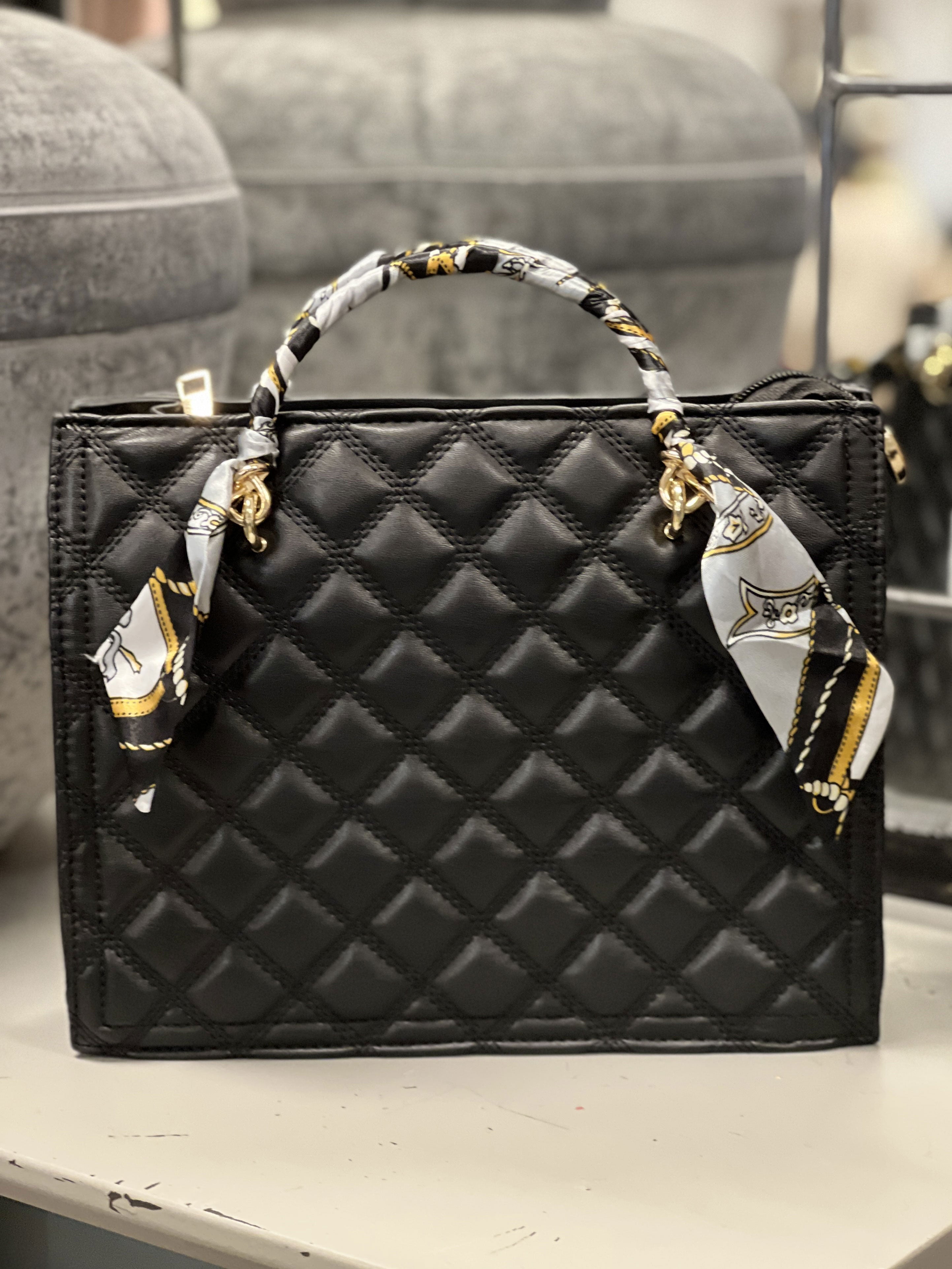 Irena - Fed quiltet taske med tørklæde