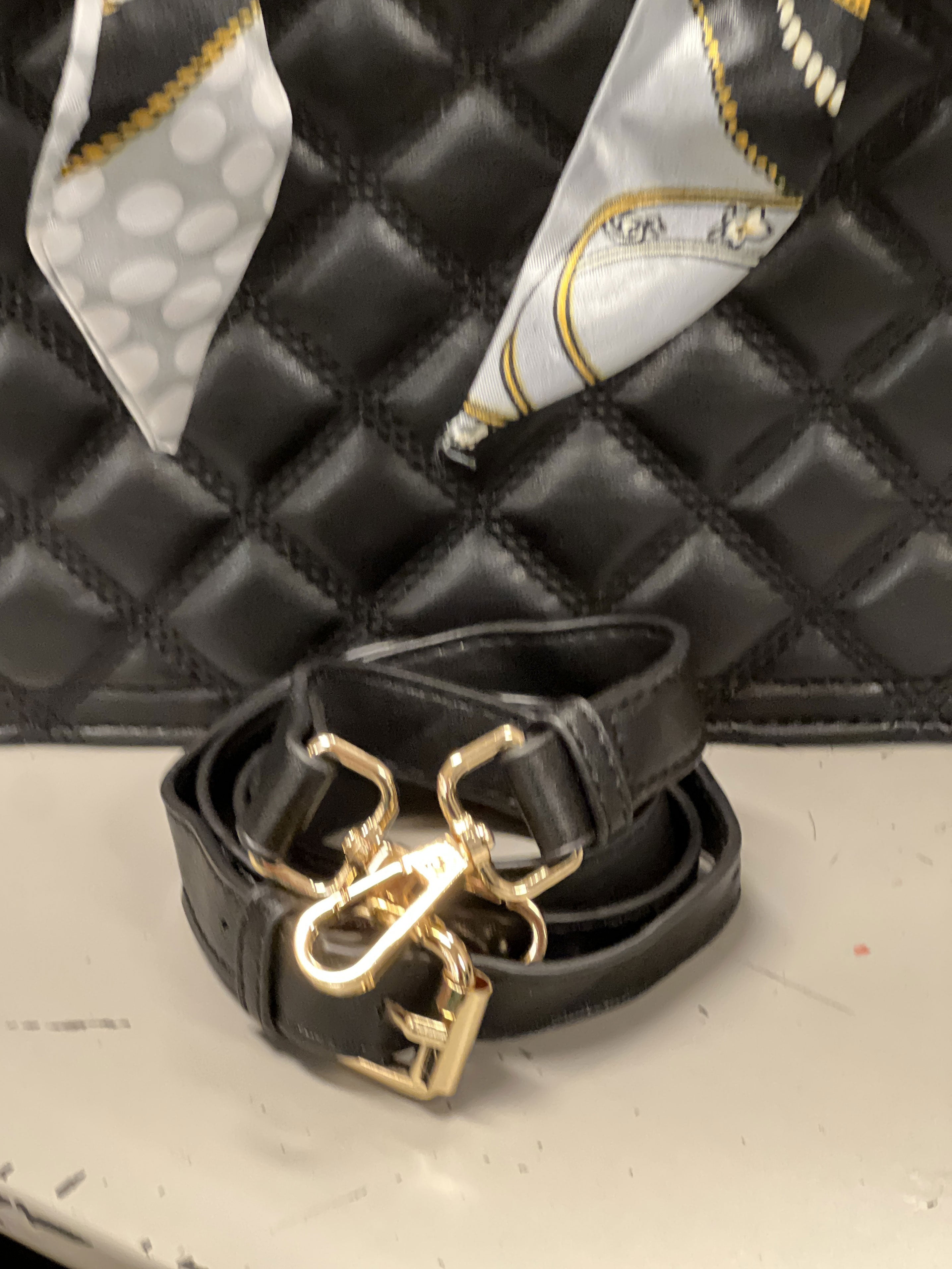 Irena - Fed quiltet taske med tørklæde