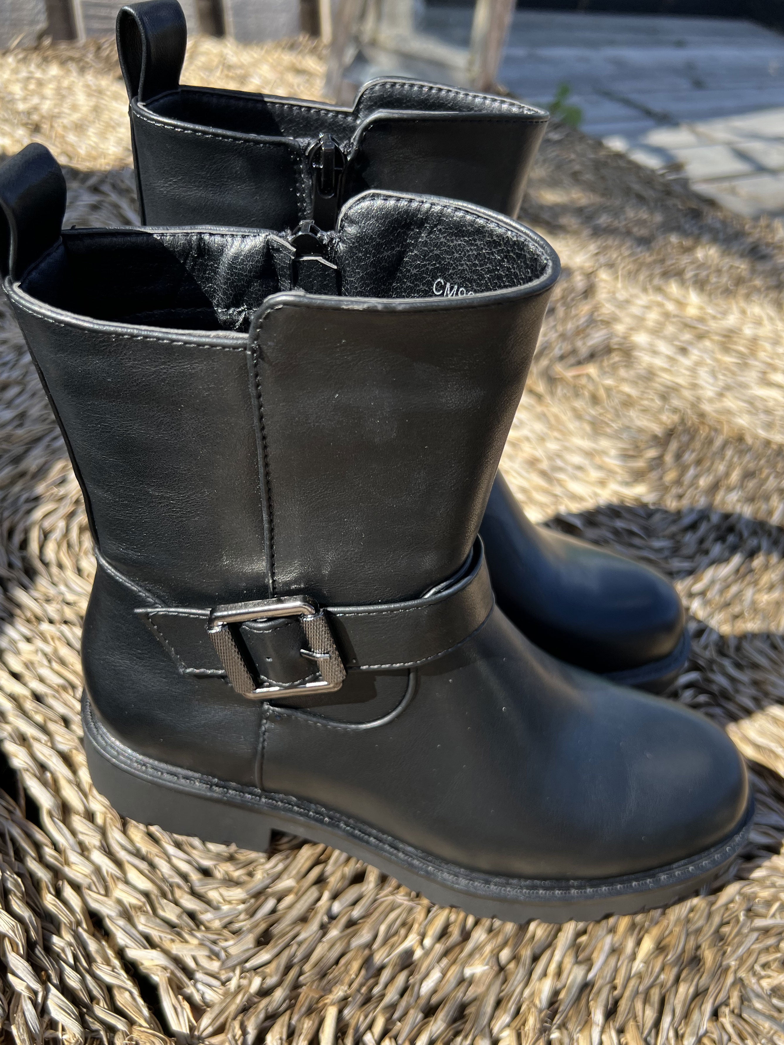 Lea - Fede støvler med guldspænde