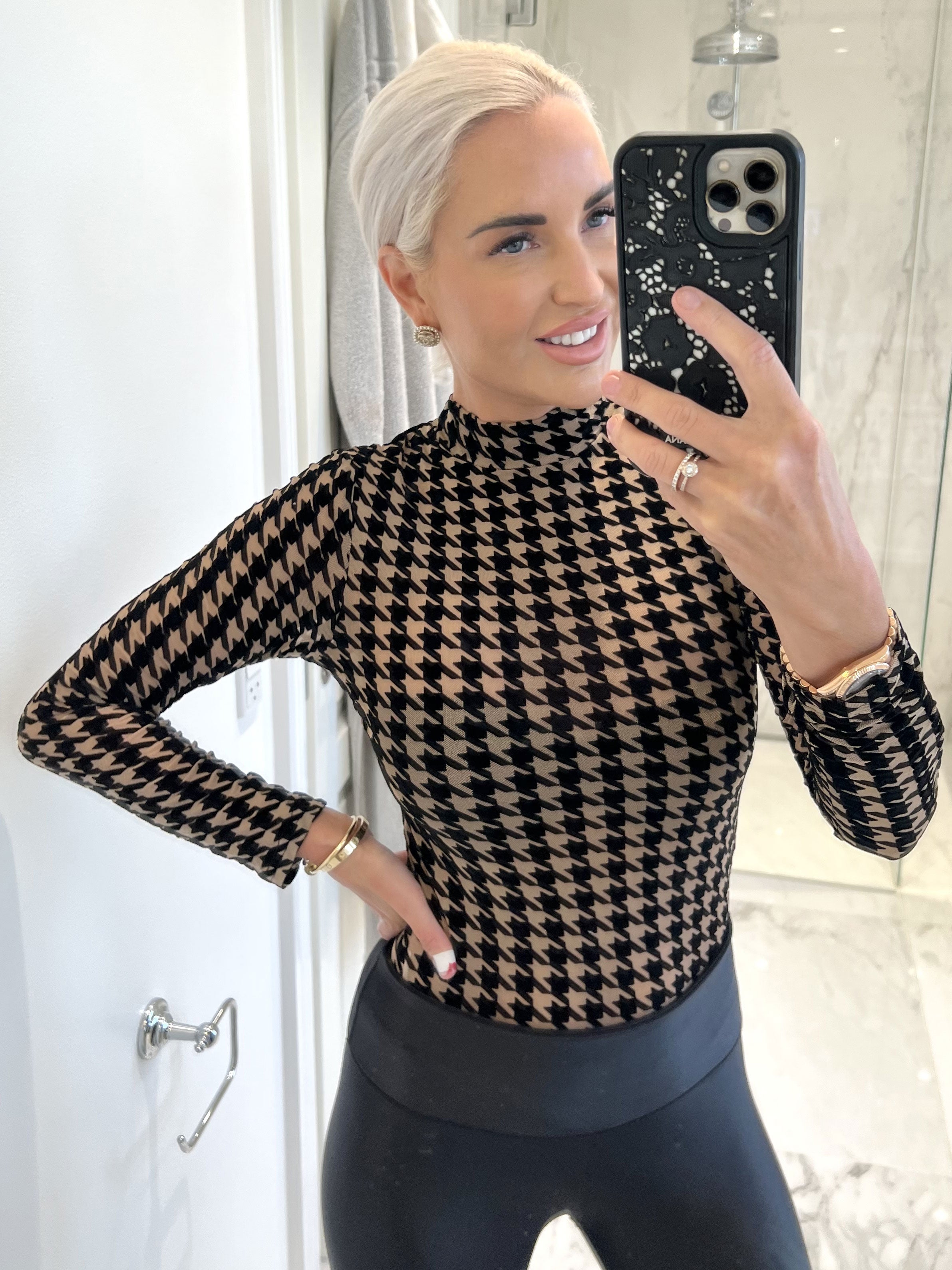 Liva - Blød mesh top med hanefjedstern