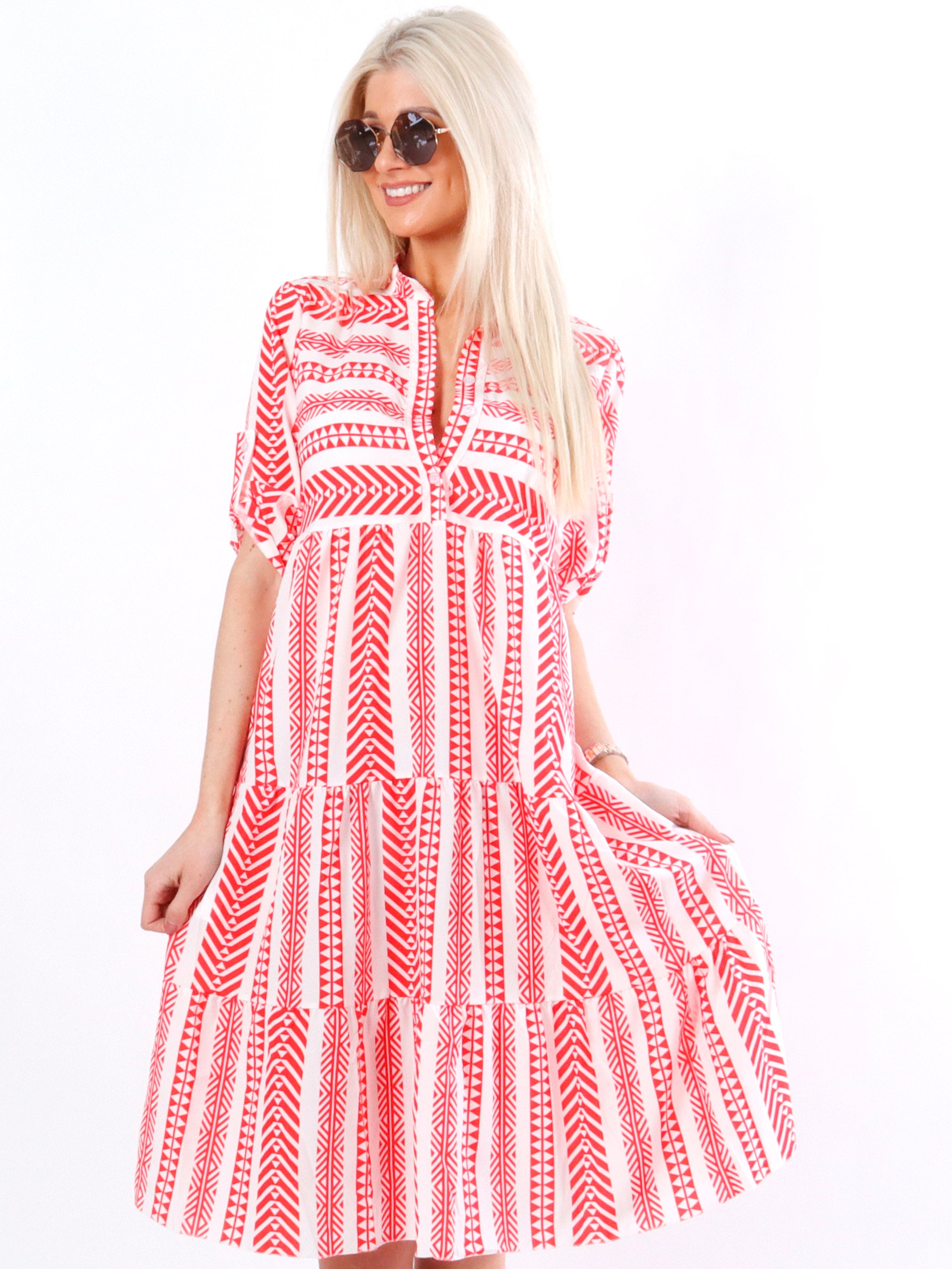 Marcelina - Hvid kjole med mønster og lag på lag look