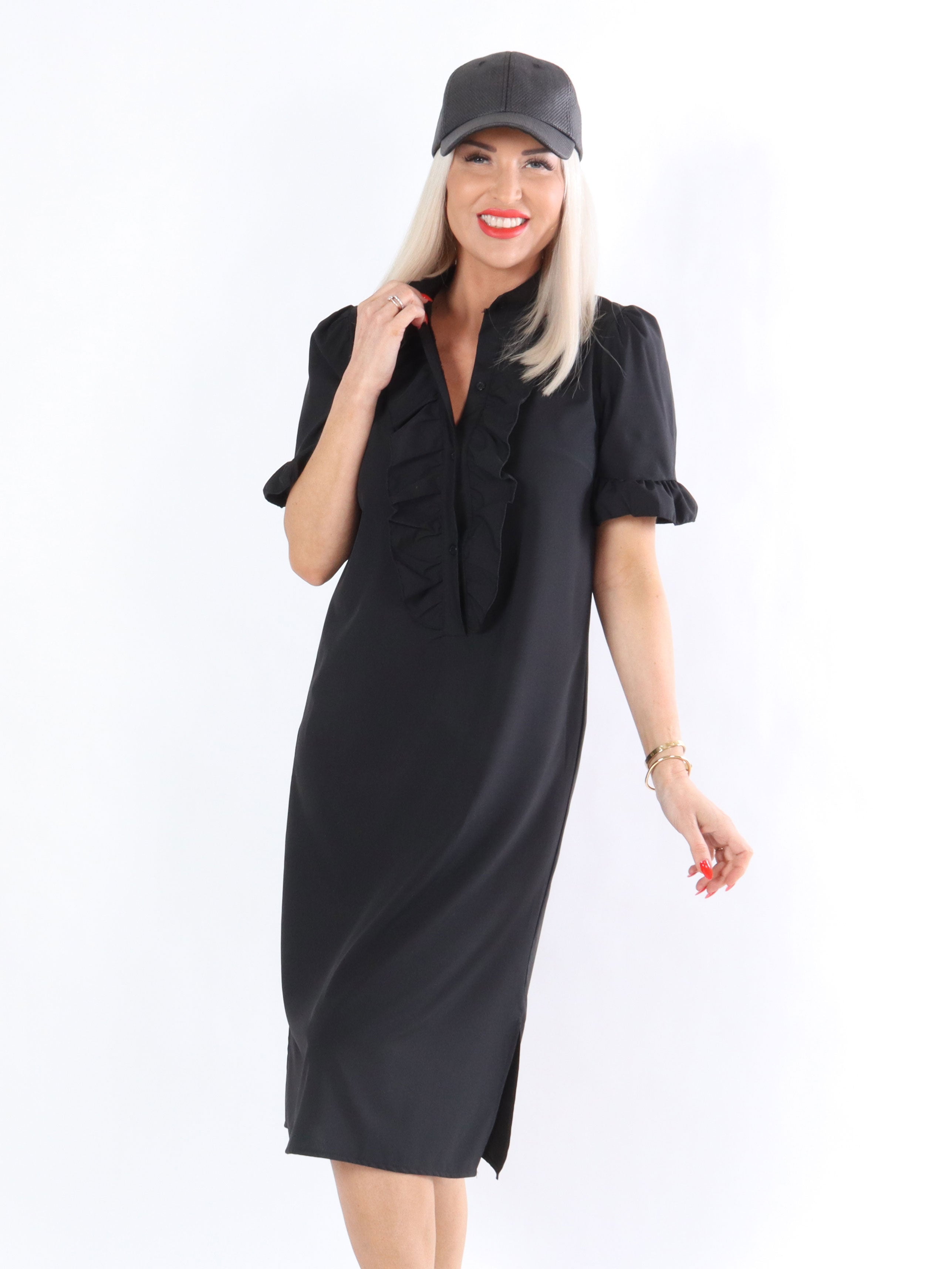 Sigga - Kjole med flæser og pufærmer