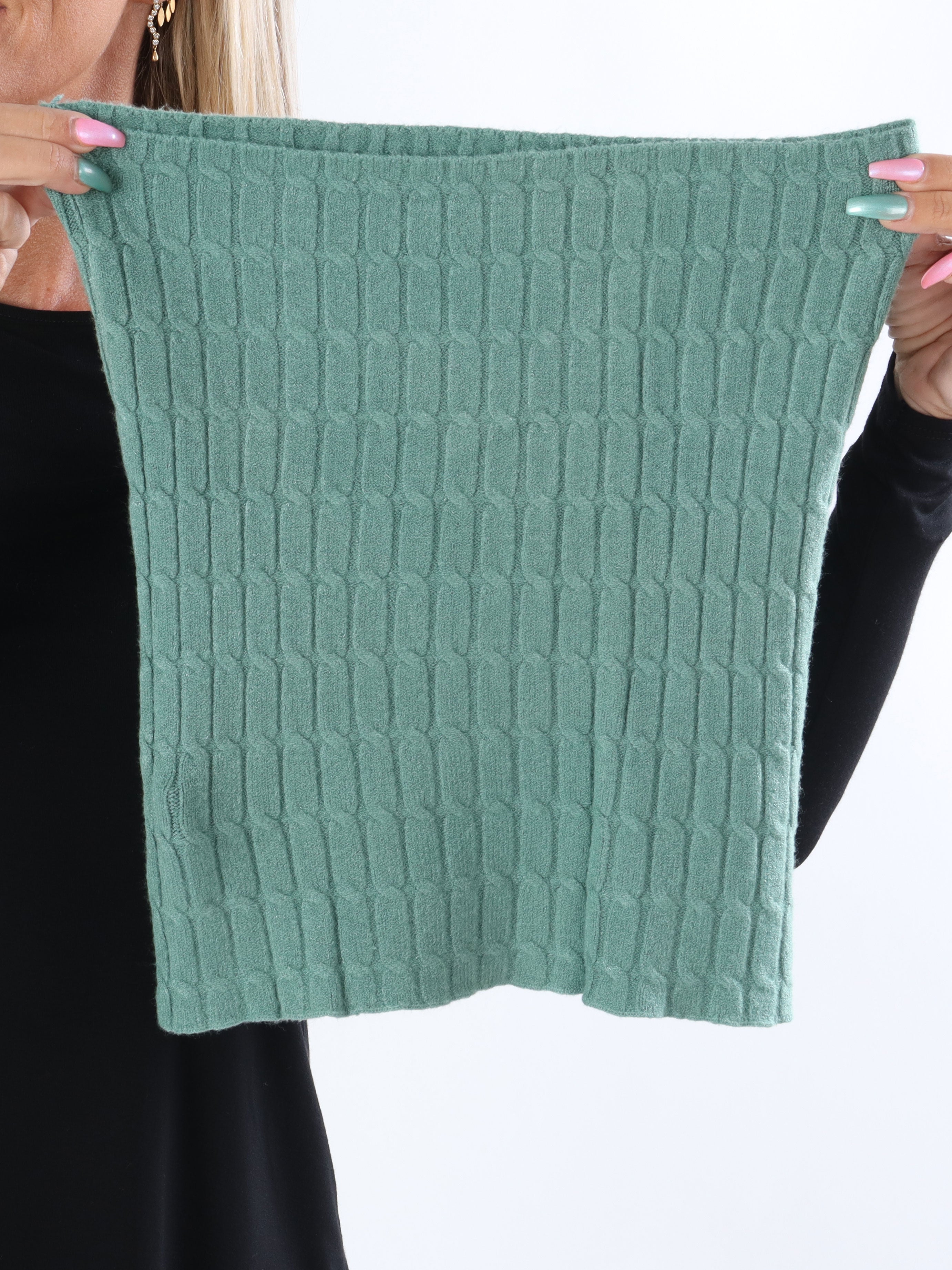 Elia - Lækker blød halsedisse