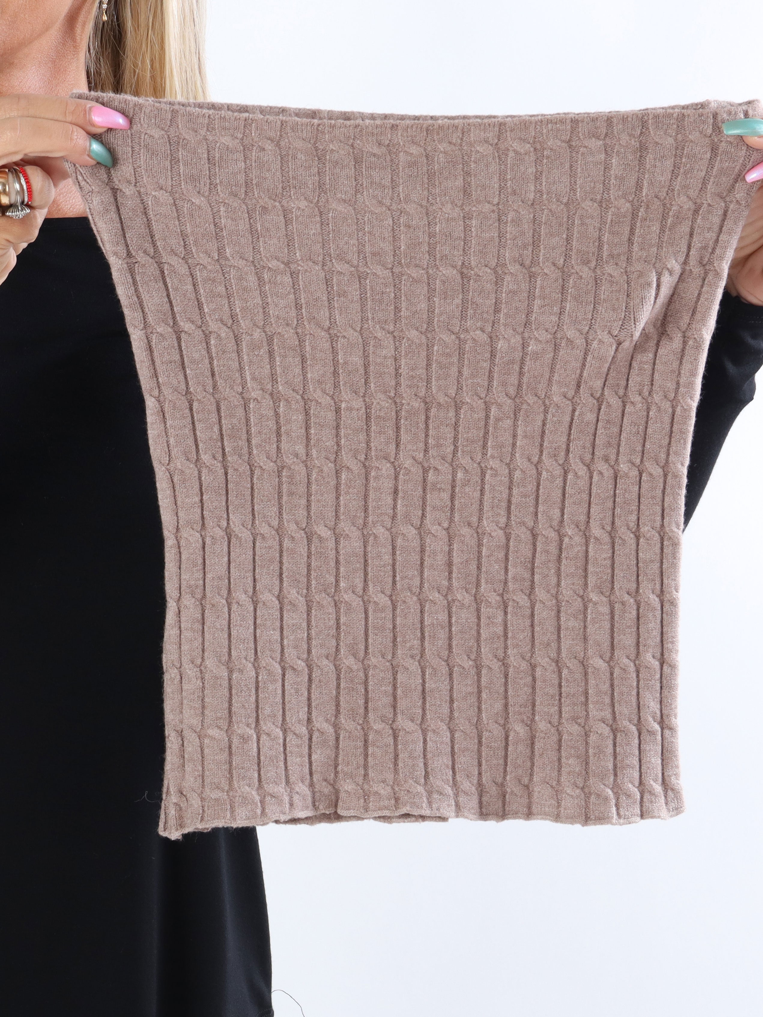 Elia - Lækker blød halsedisse