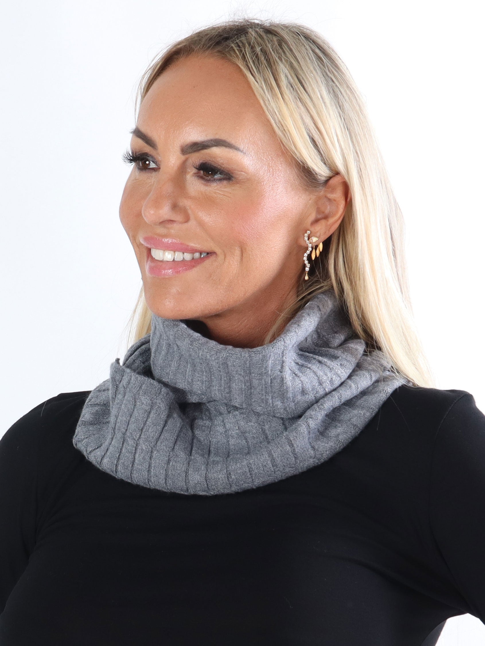 Elia - Lækker blød halsedisse