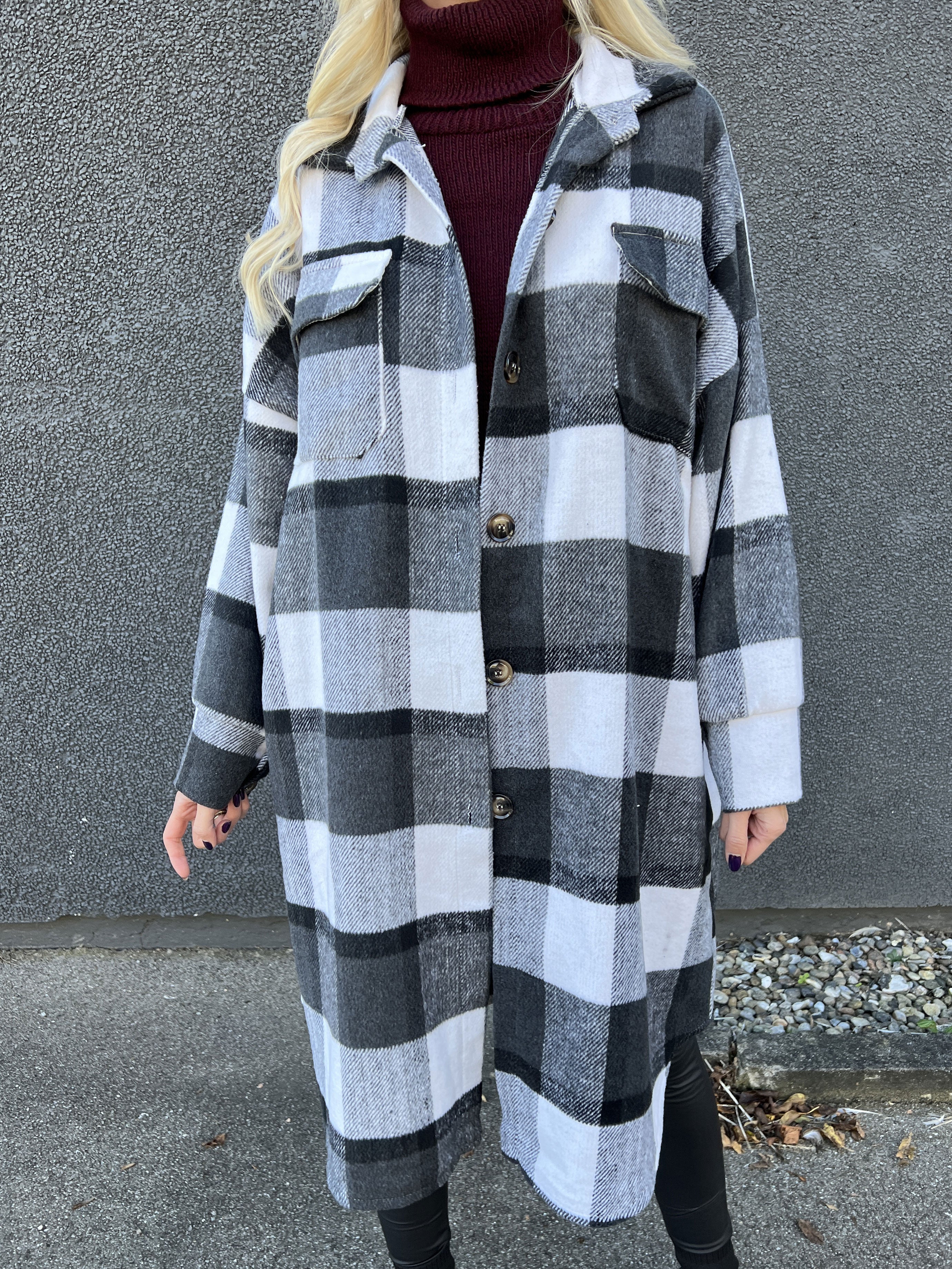 Natalia - Lang ternet jakke med knapper